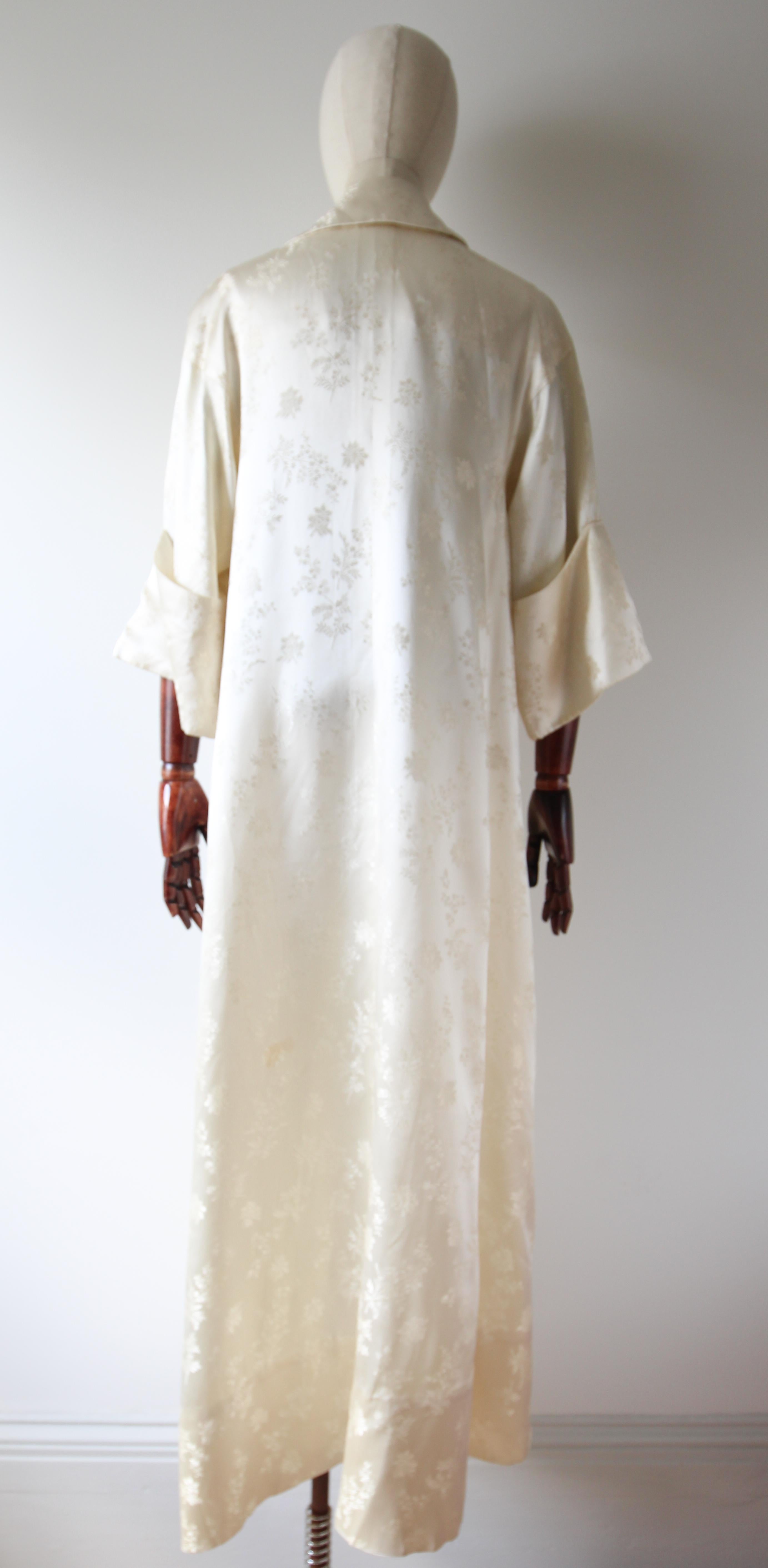 Vintage 1940's Cream Satin Brocade Evening Coat Opera Coat UK 10-14 US 6-10 For Sale 4