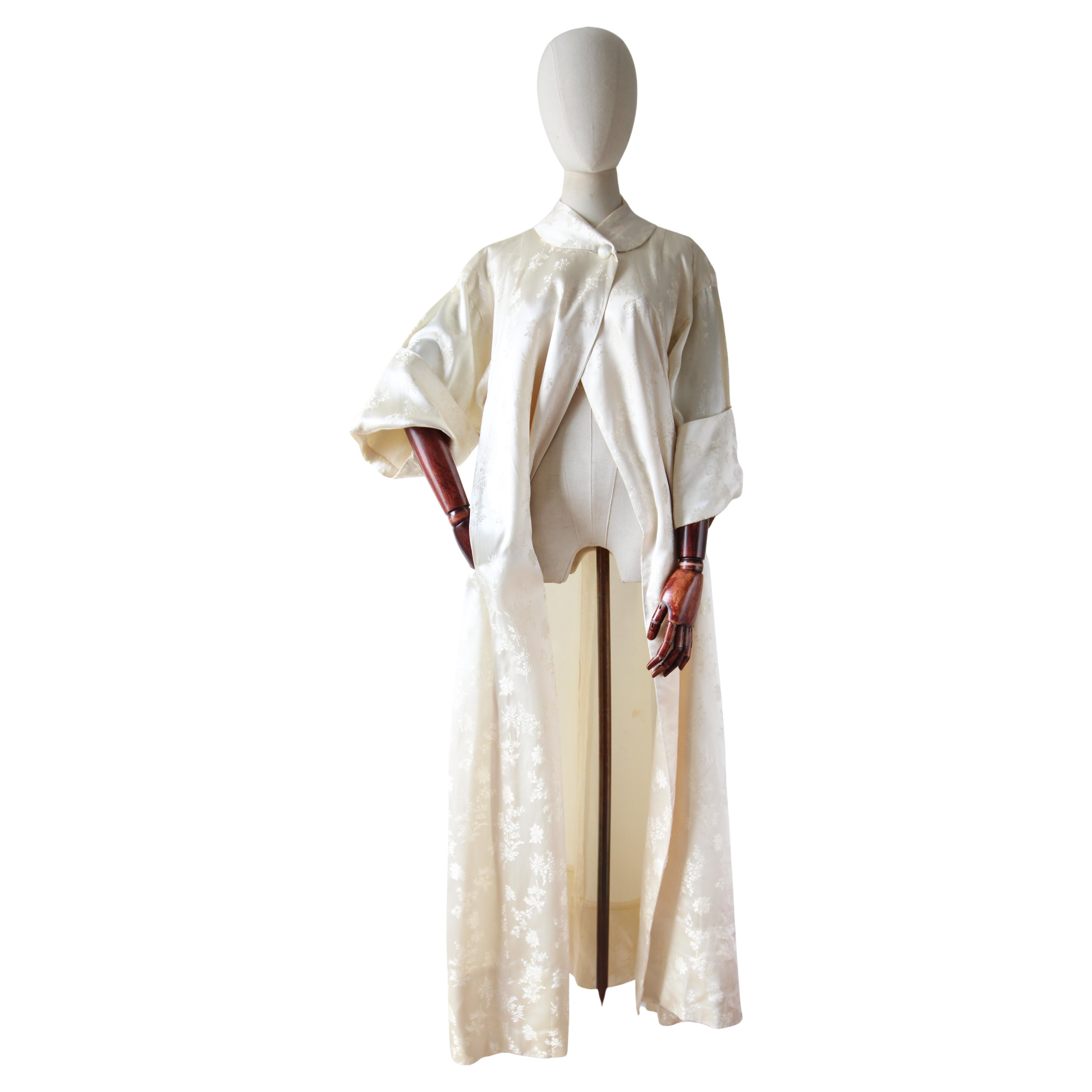 Vintage 1940's Cream Satin Brocade Evening Coat Opera Coat UK 10-14 US 6-10 For Sale