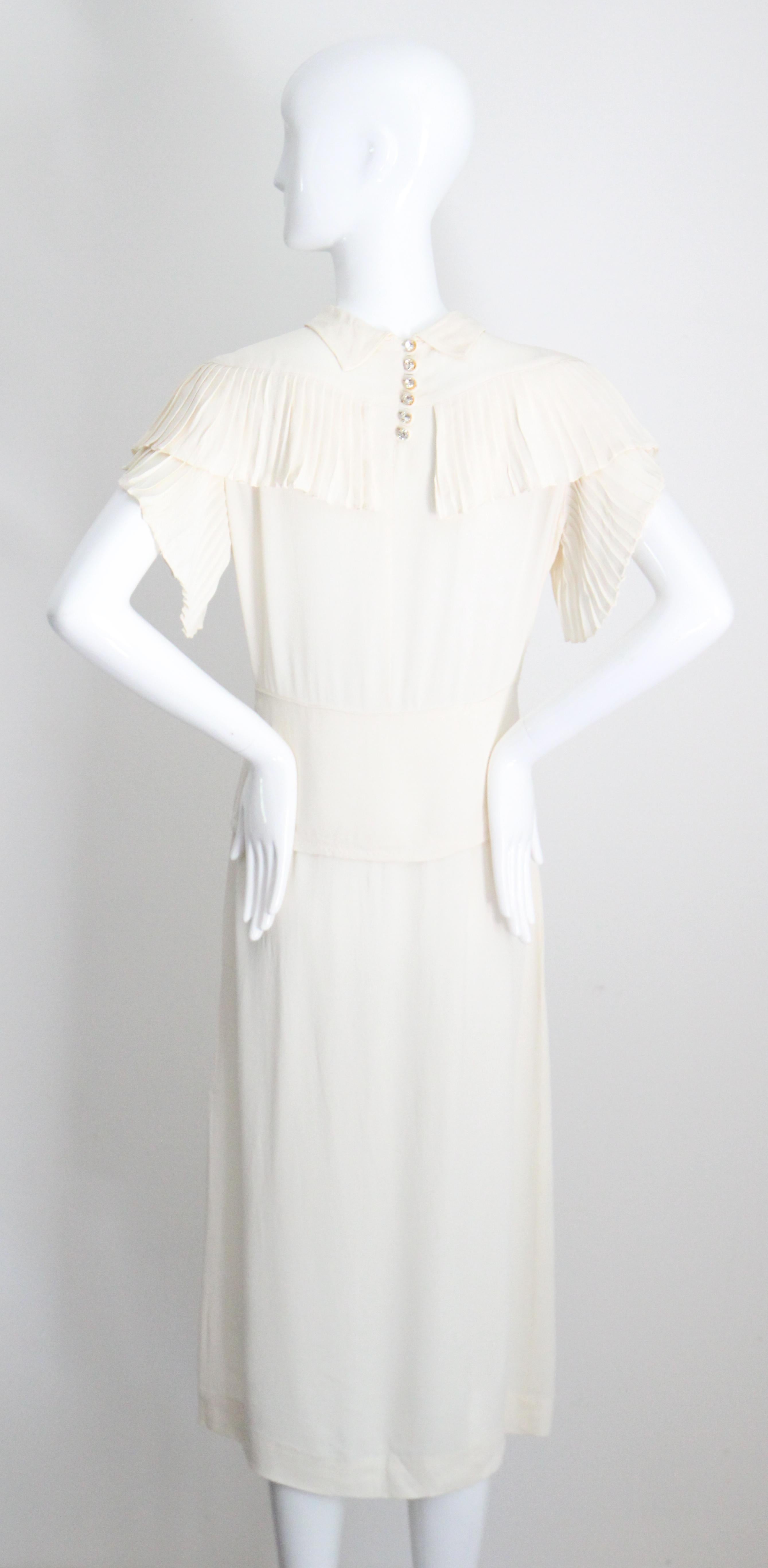 Grigio Vintage 1940 Crema Abito plissettato in seta 1940s Crema Abito con strass UK 10 US 6 in vendita