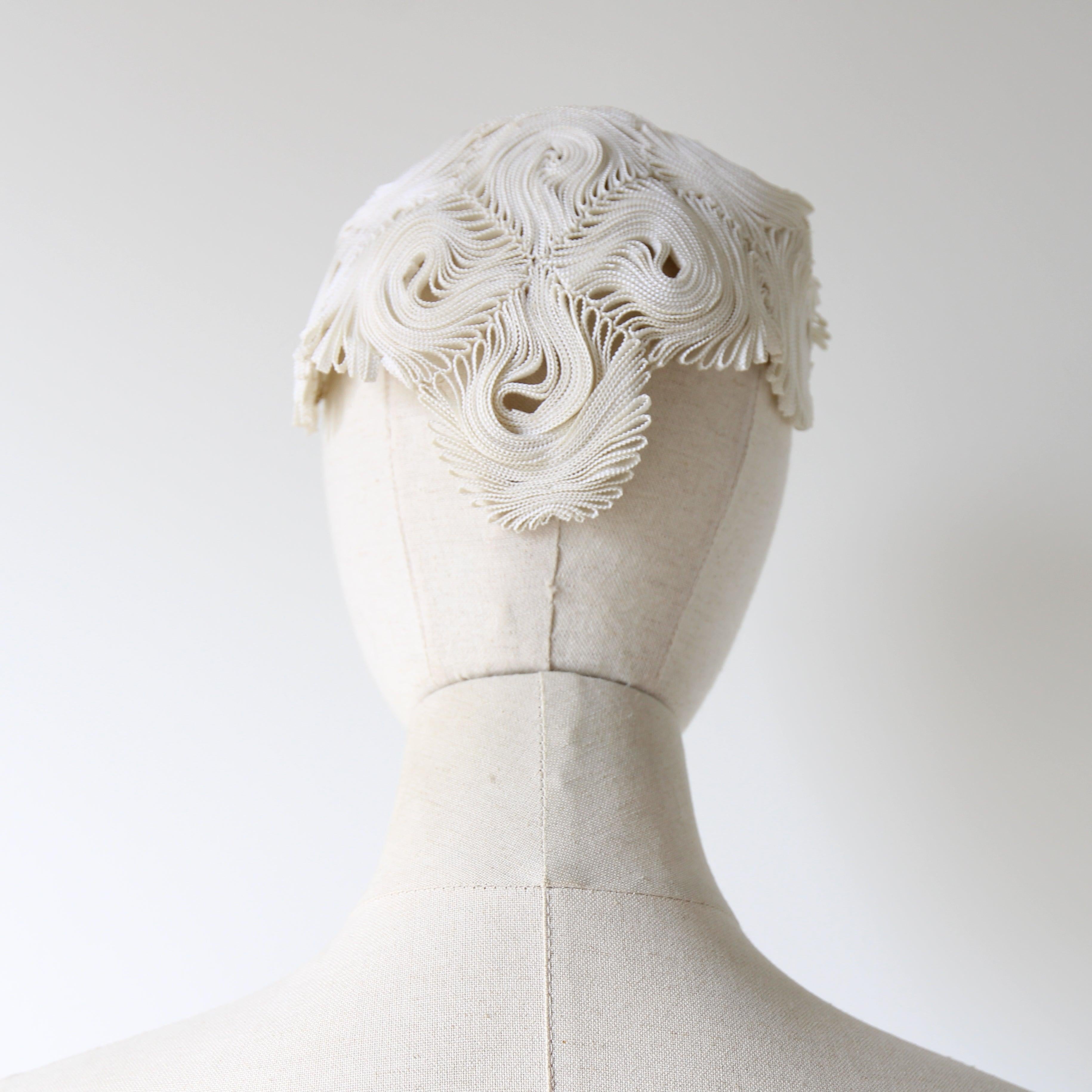 Women's Vintage 1940's cream swirling braided percher hat original 1940's cream hat