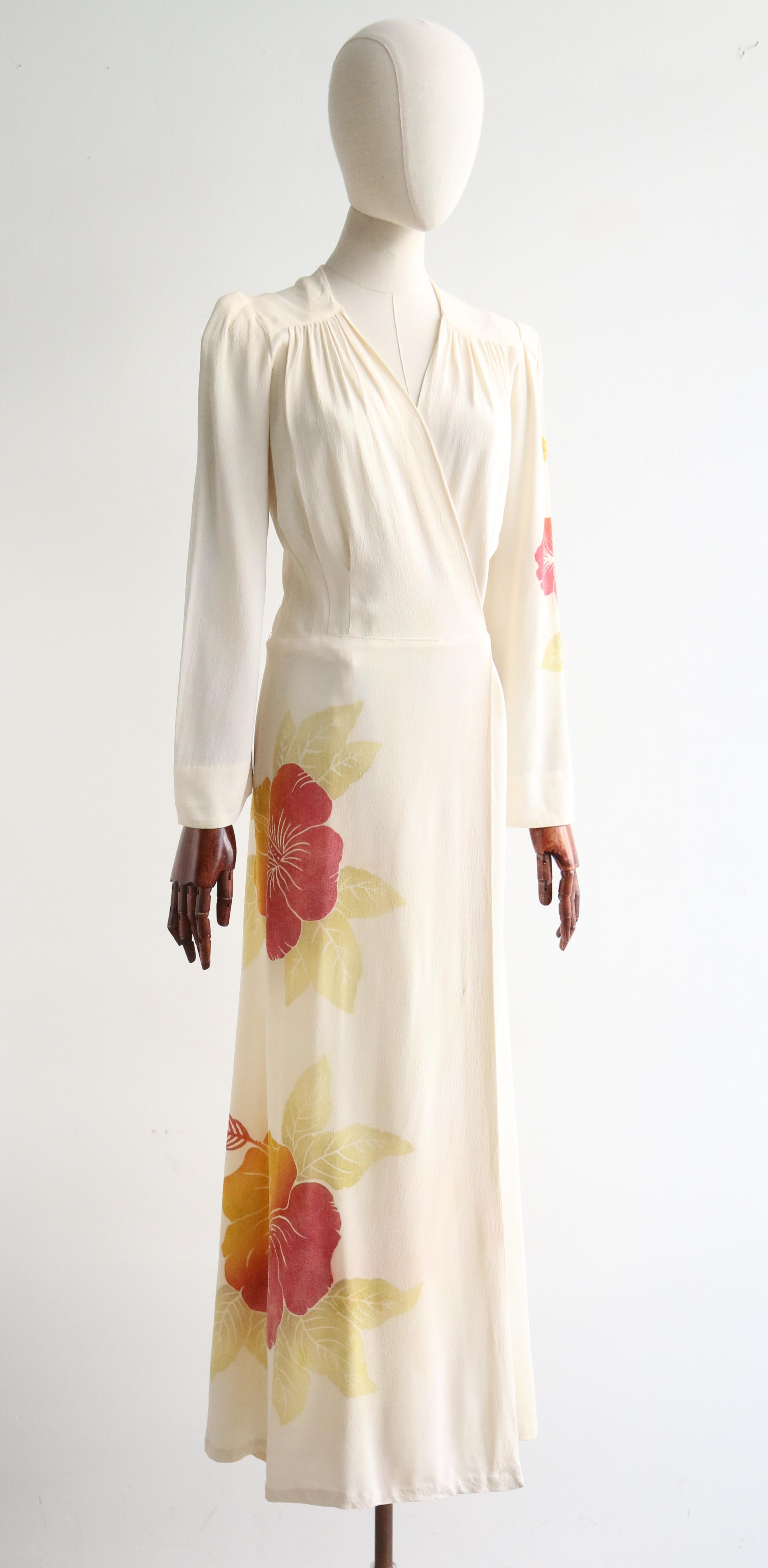 Vintage 1940's Crepe Silk Hibiscus Dress UK 10 US 6 In Good Condition In Cheltenham, GB