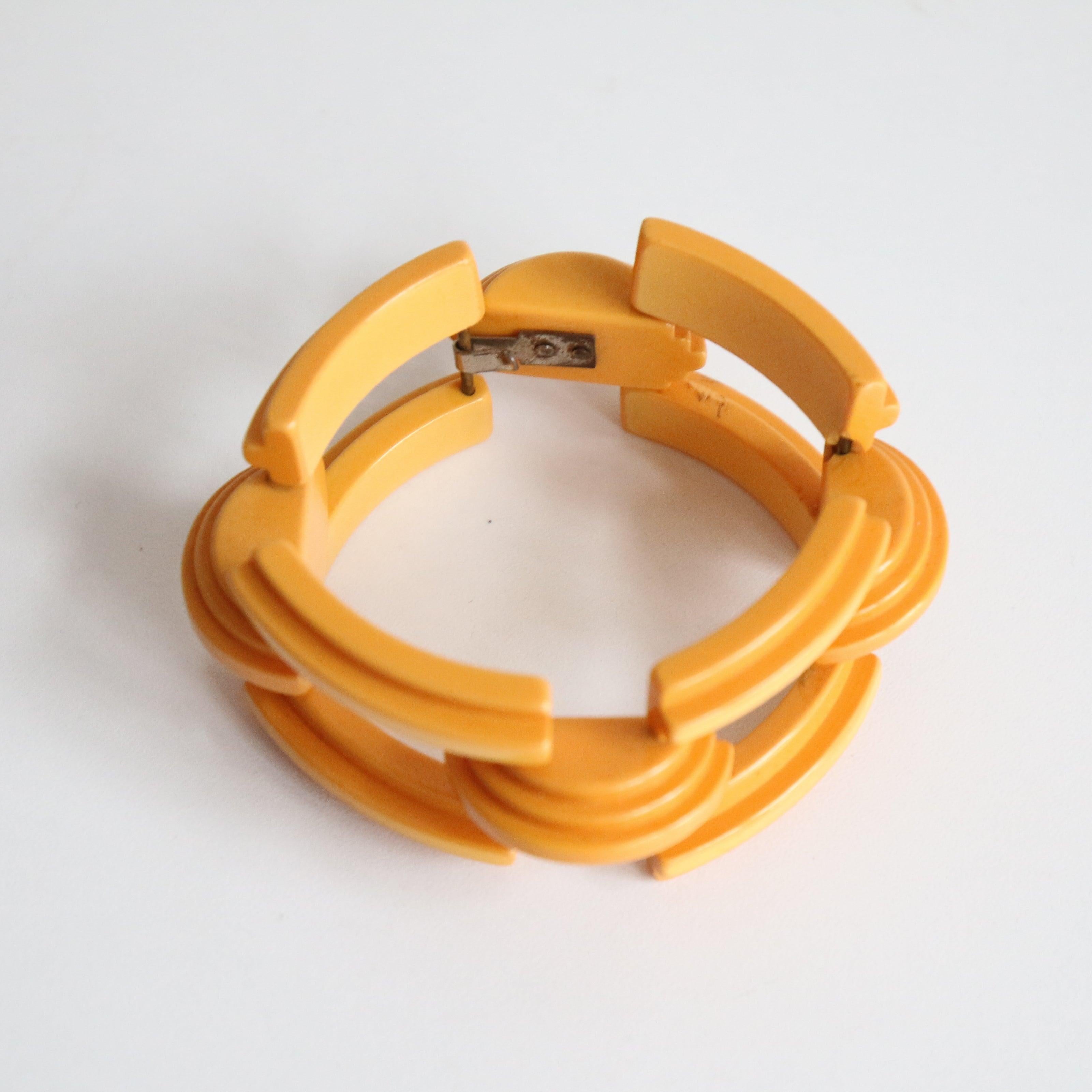 Art Deco Vintage 1940's curved bakelite bracelet art deco yellow bakelite bangle For Sale