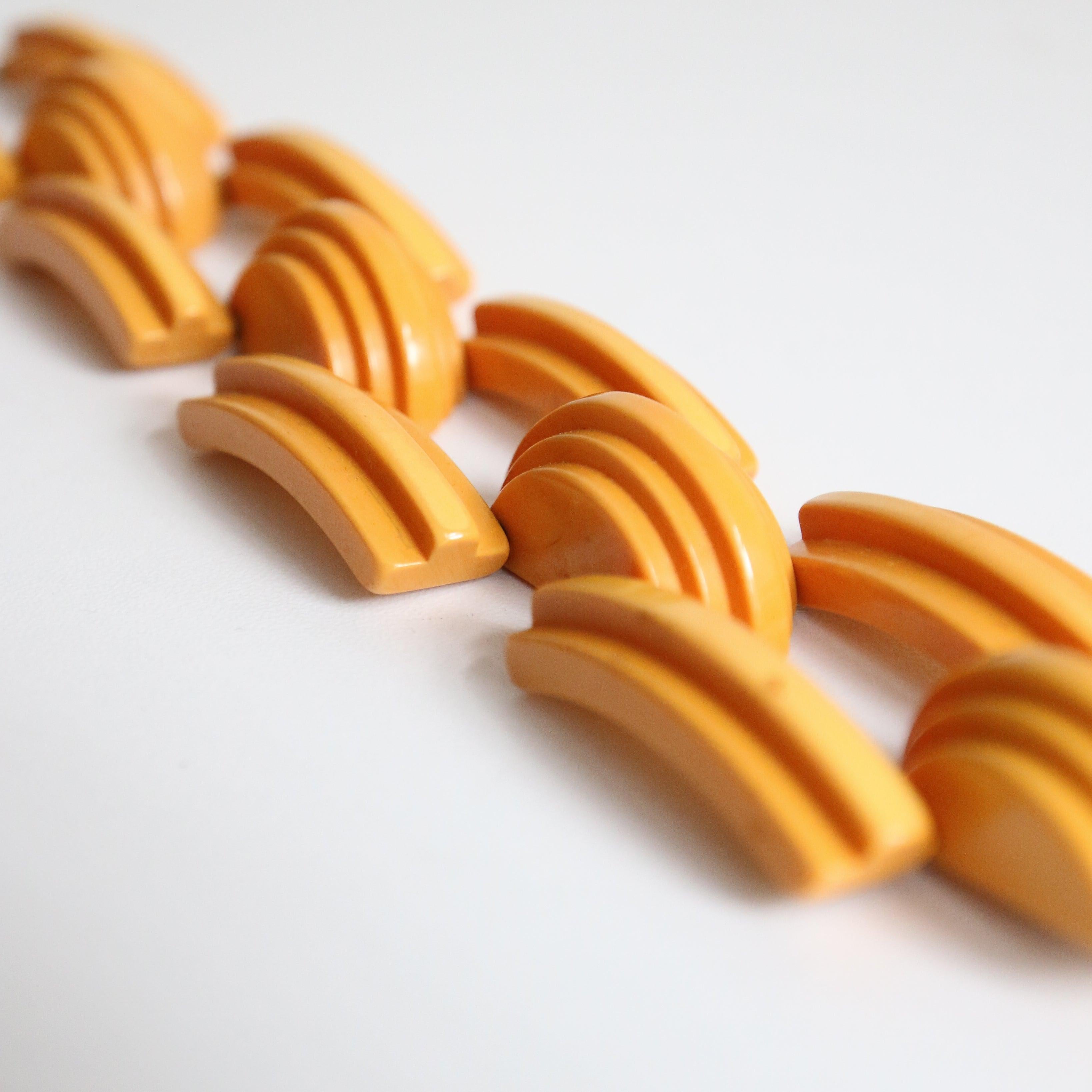 Women's or Men's Vintage 1940's curved bakelite bracelet art deco yellow bakelite bangle For Sale