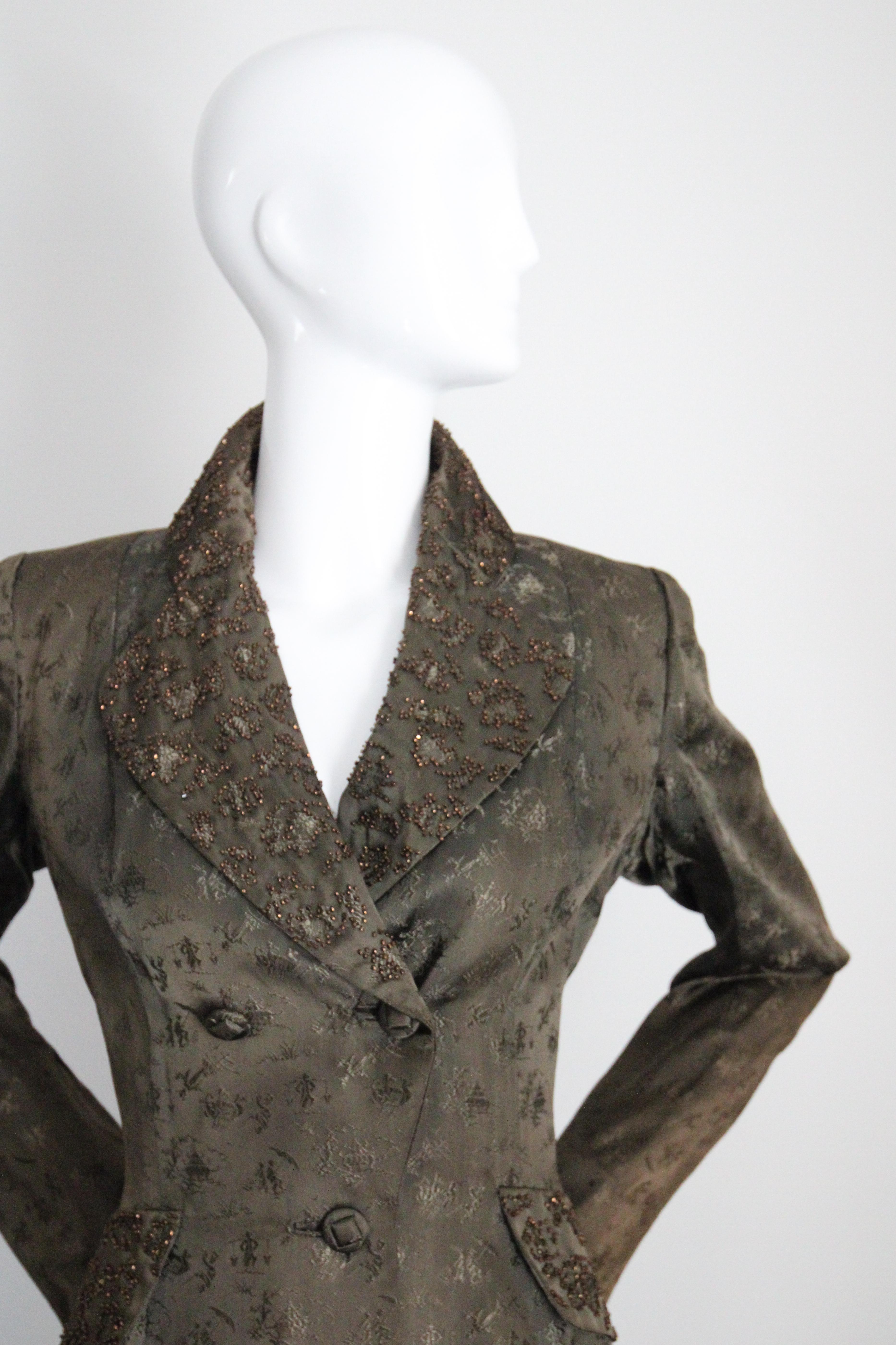 Grigio Giacca blazer in broccato di seta verde scuro vintage degli anni '40 UK 8-10 US 4-6 in vendita