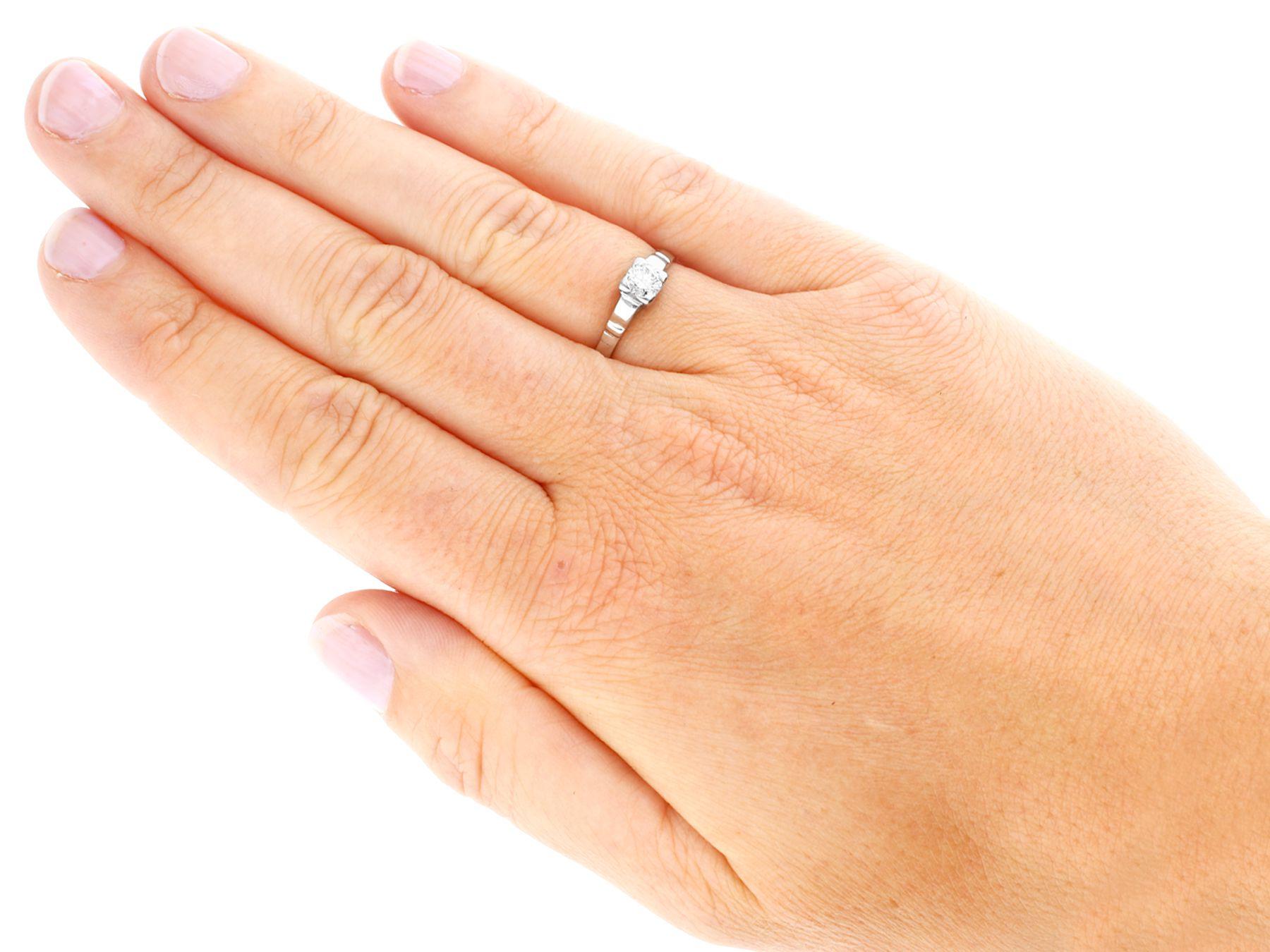 1940s Diamond White Gold Solitaire Engagement Ring In Excellent Condition For Sale In Jesmond, Newcastle Upon Tyne