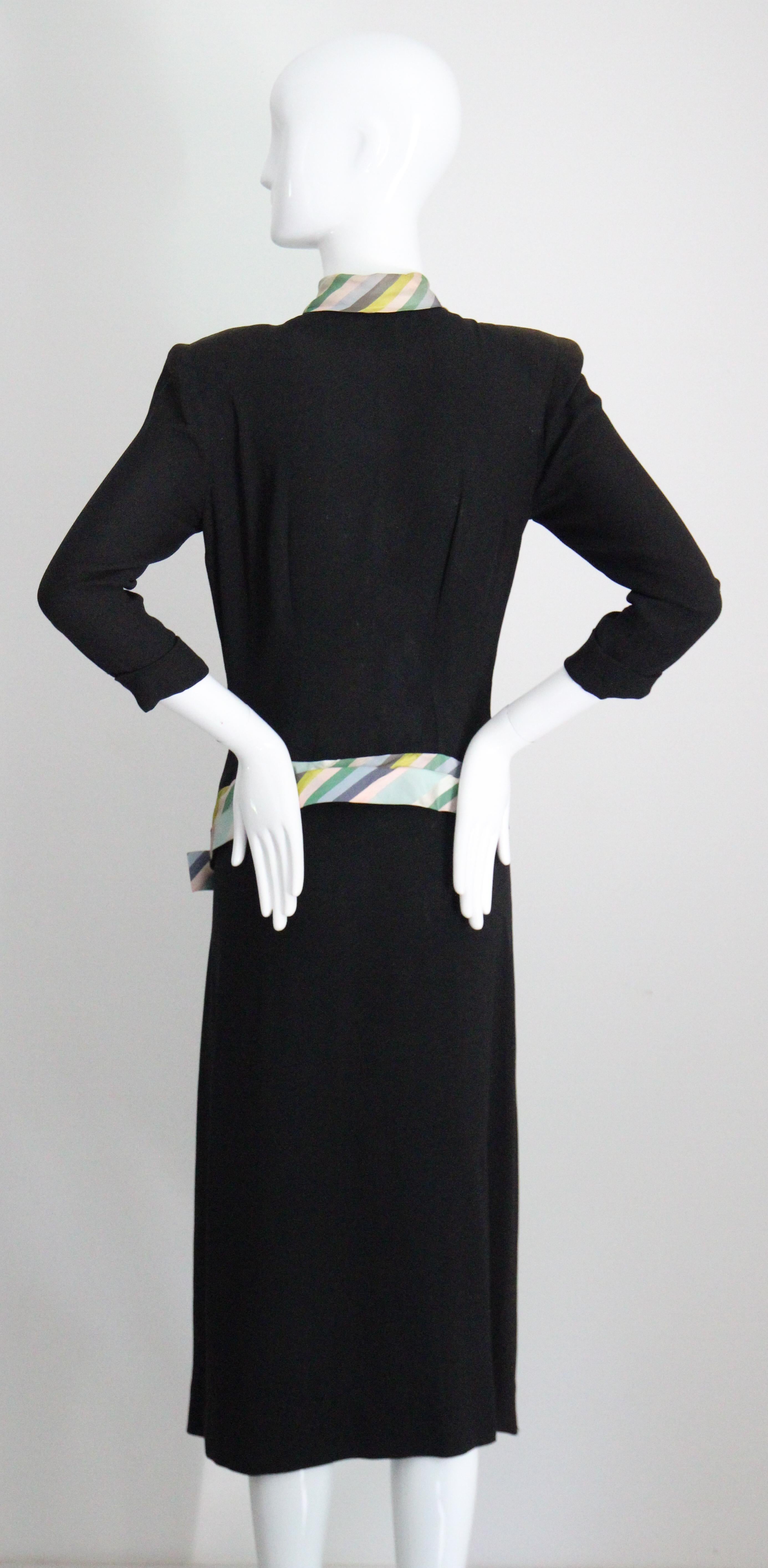 Abito vintage anni '40 in crepe di seta nera a righe pastello con dettaglio a fiocco UK 10 US 6 in vendita 4
