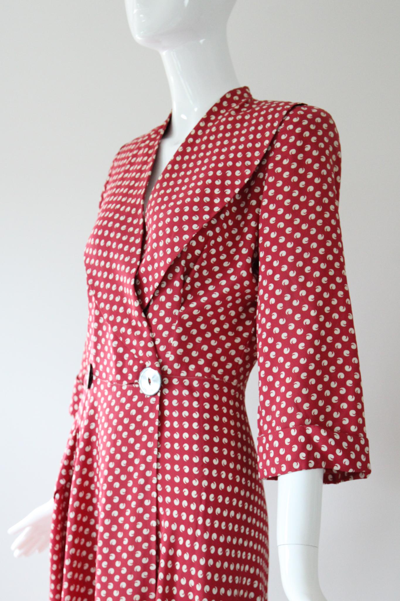 Vintage 1940's Dressing Gown 1940's Red & Cream Pattern Robe UK 8-10 US 4-6 For Sale 3