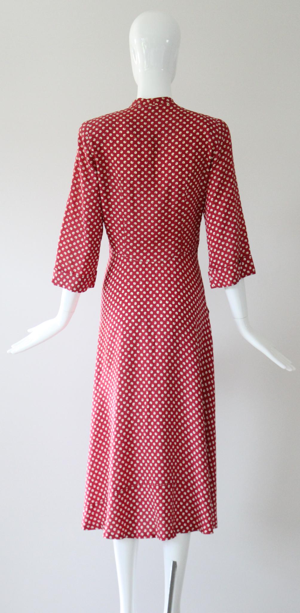 Vintage 1940's Dressing Gown 1940's Red & Cream Pattern Robe UK 8-10 US 4-6 For Sale 4