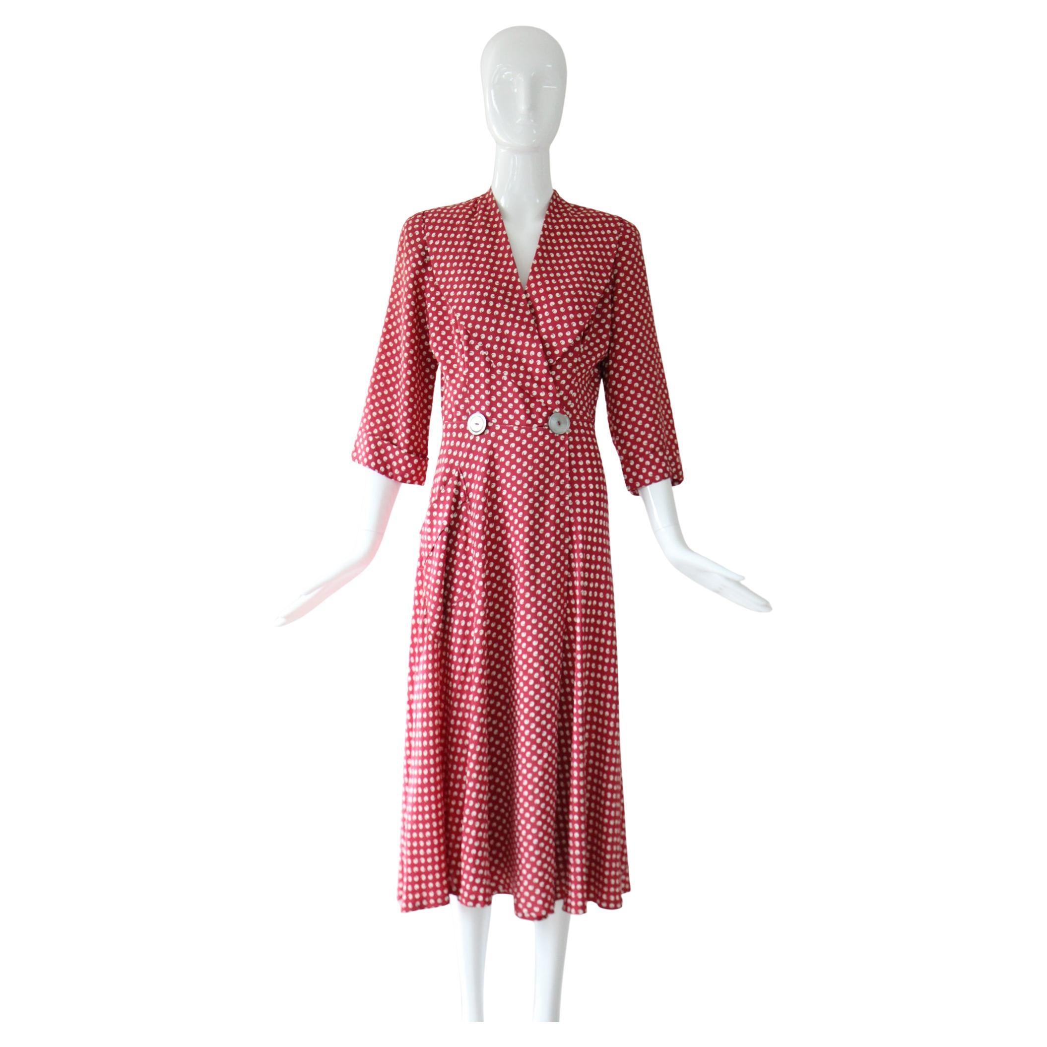Vintage 1940's Dressing Gown 1940's Red & Cream Pattern Robe UK 8-10 US 4-6 For Sale