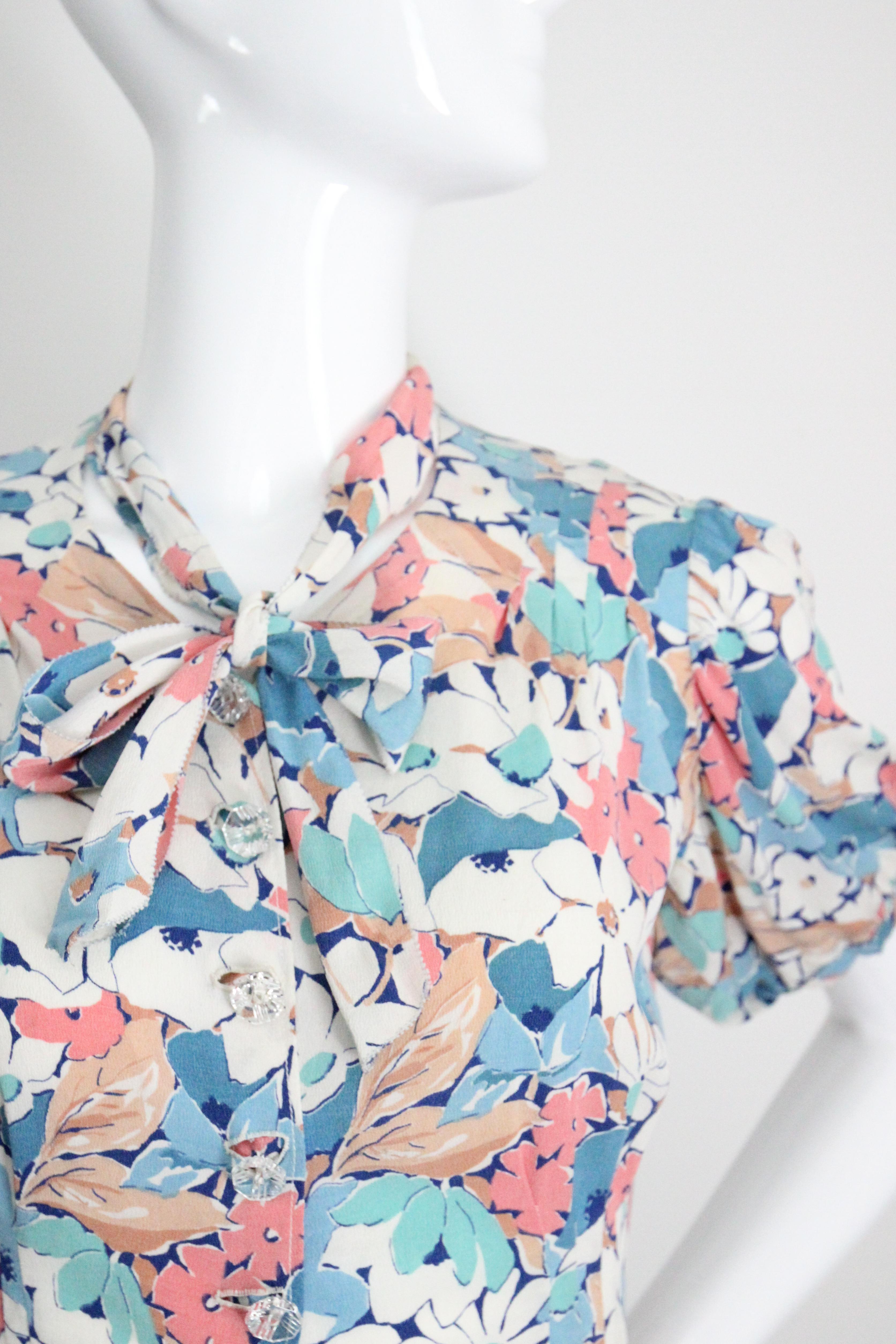 Vintage 1940's Floral Silk Blouse Pussy Bow Floral Shirt UK 10 US 6 In Good Condition For Sale In Cheltenham, GB