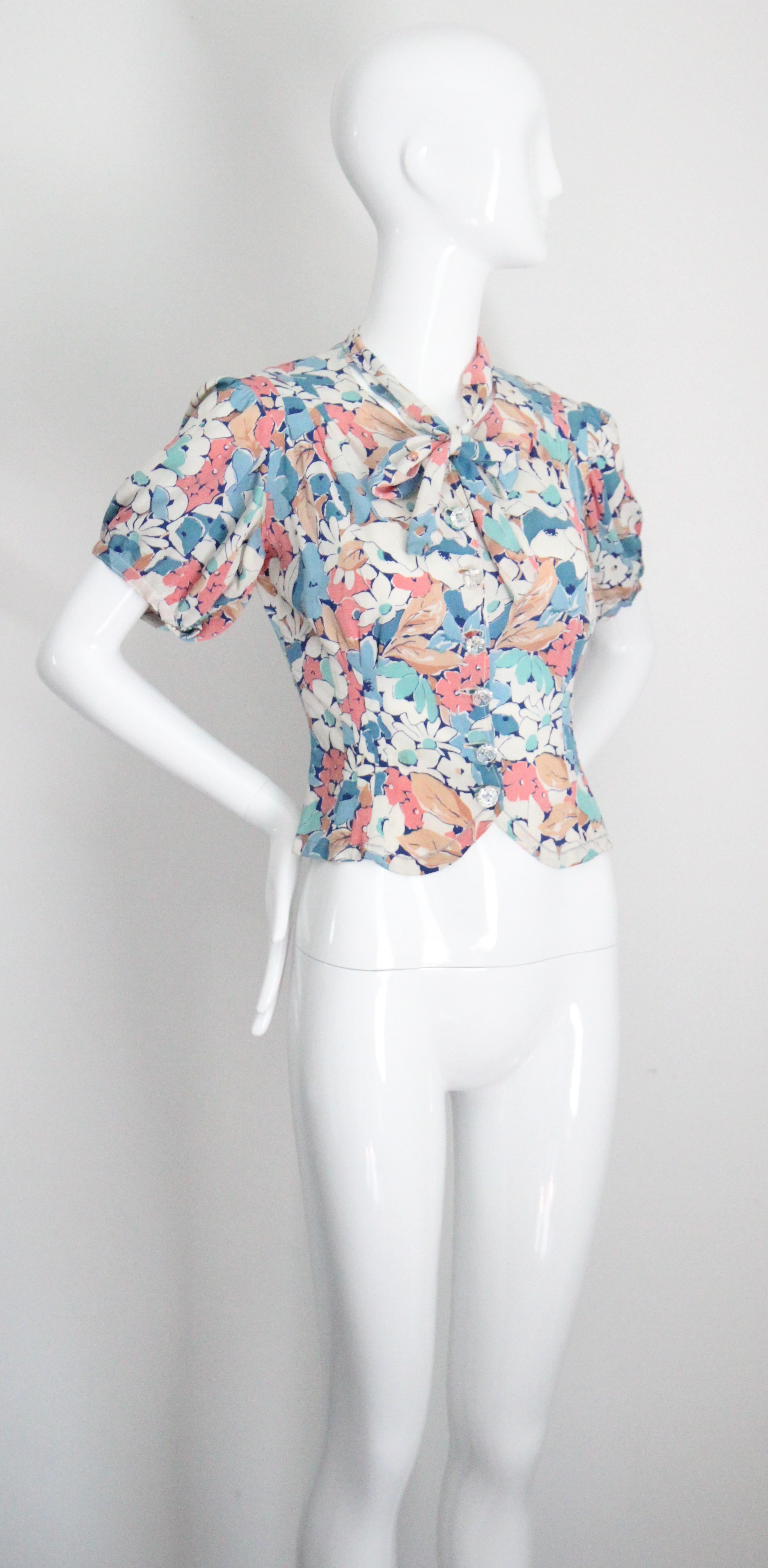 Women's Vintage 1940's Floral Silk Blouse Pussy Bow Floral Shirt UK 10 US 6 For Sale