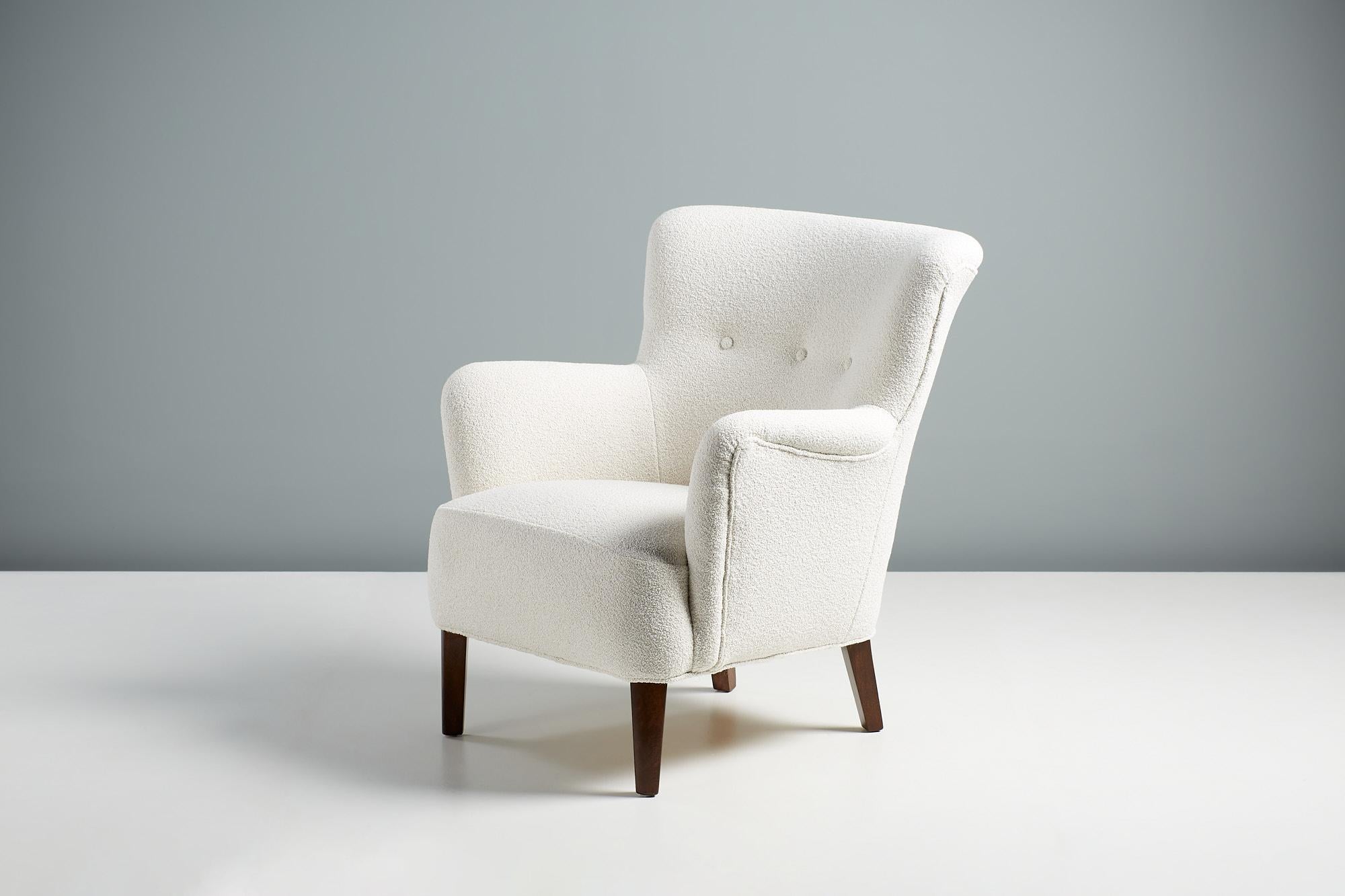 Scandinavian Modern Vintage 1940s Fritz Hansen Lounge Chair in Boucle Fabric For Sale