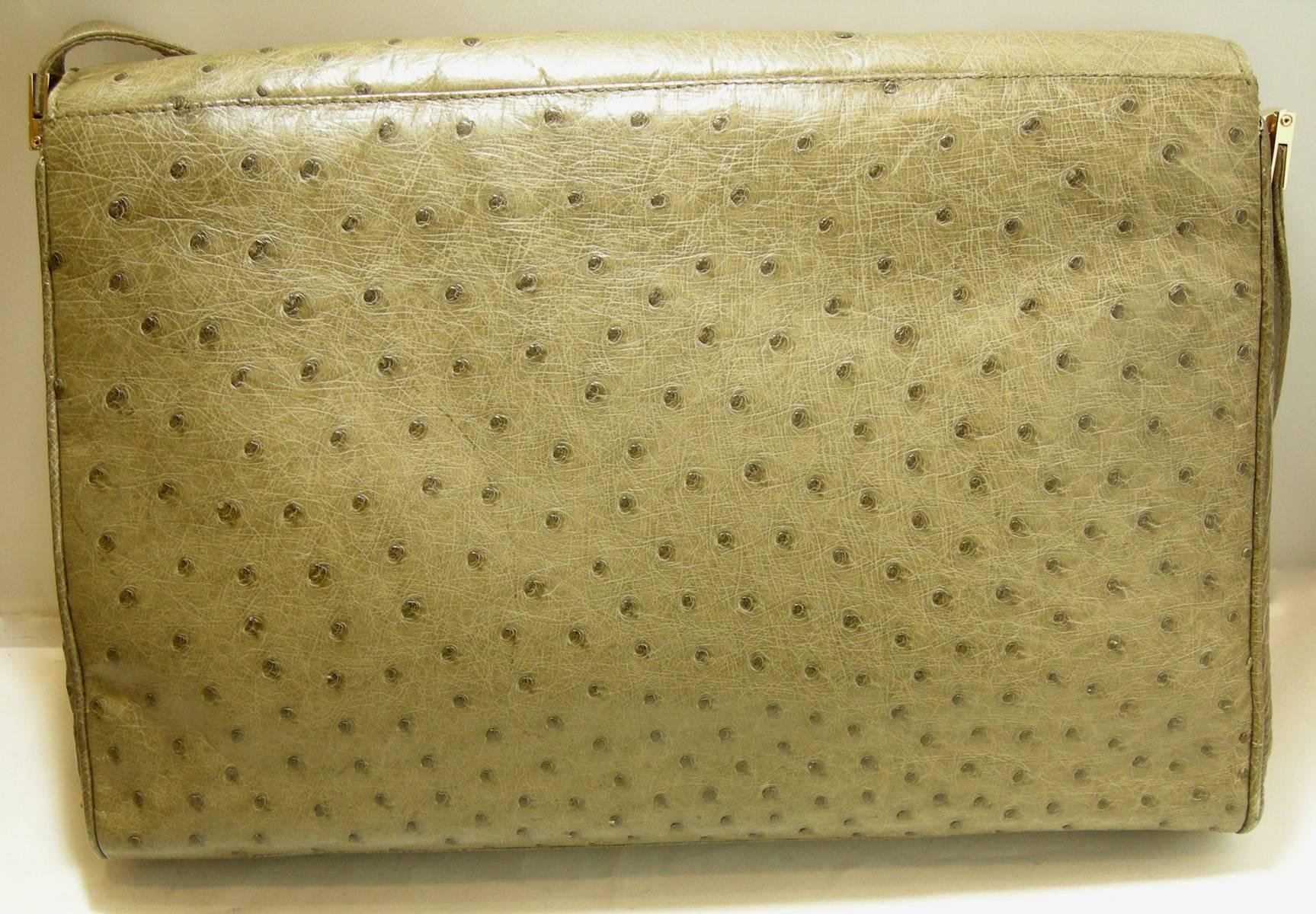 Brown Vintage 1940s Full Quill Genuine Ostrich Low Key Olive Color Handbag For Sale