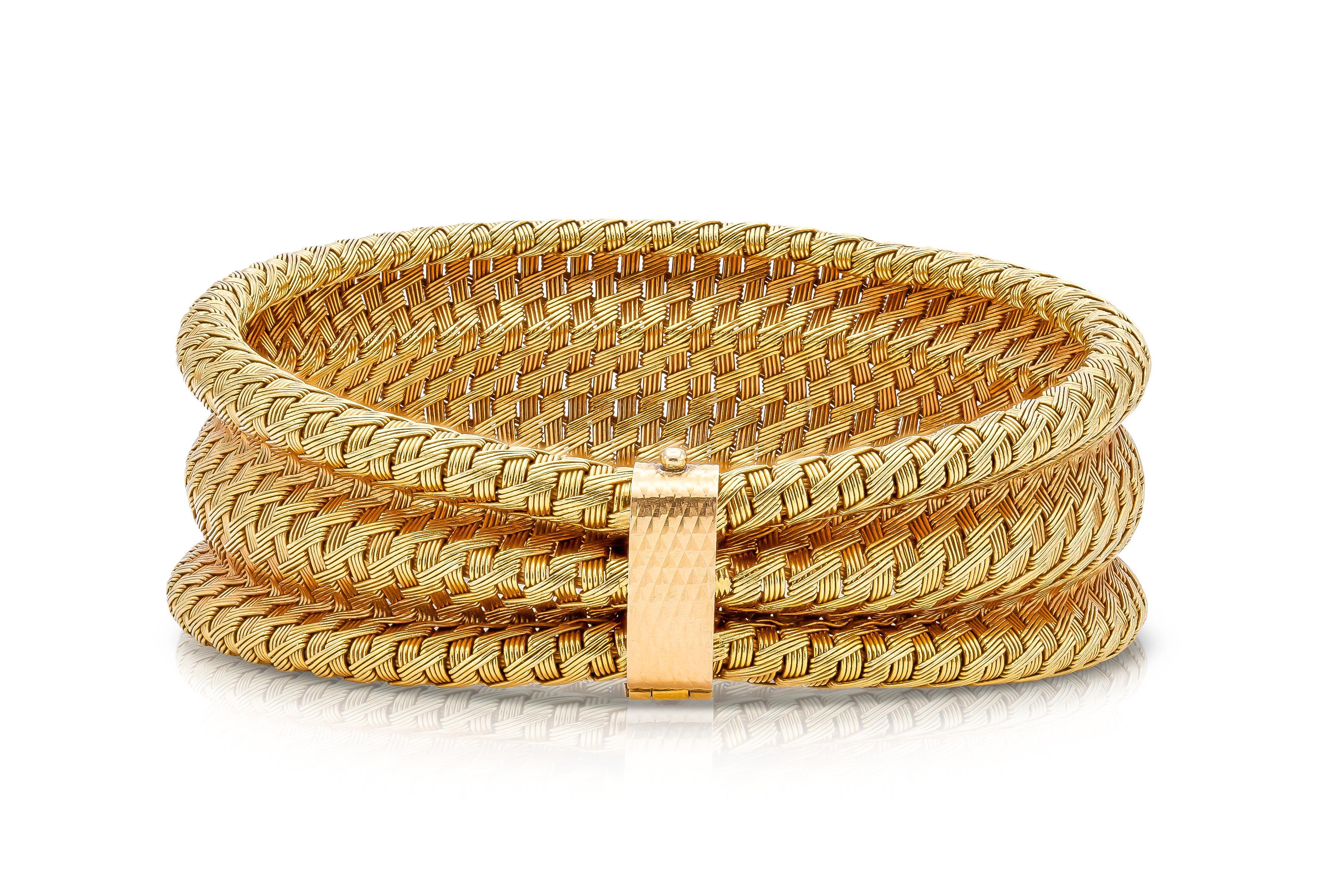 Vintage 1940s Gold Woven Bracelet In Good Condition For Sale In New York, NY