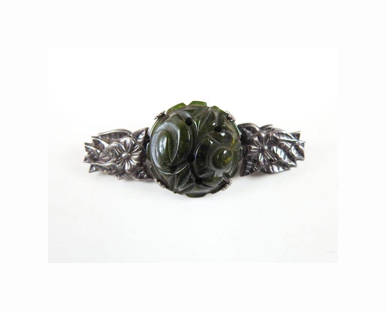 Unknown Vintage 1940's Green Carved Bakelite and Silver Plate Floral Brooch For Sale