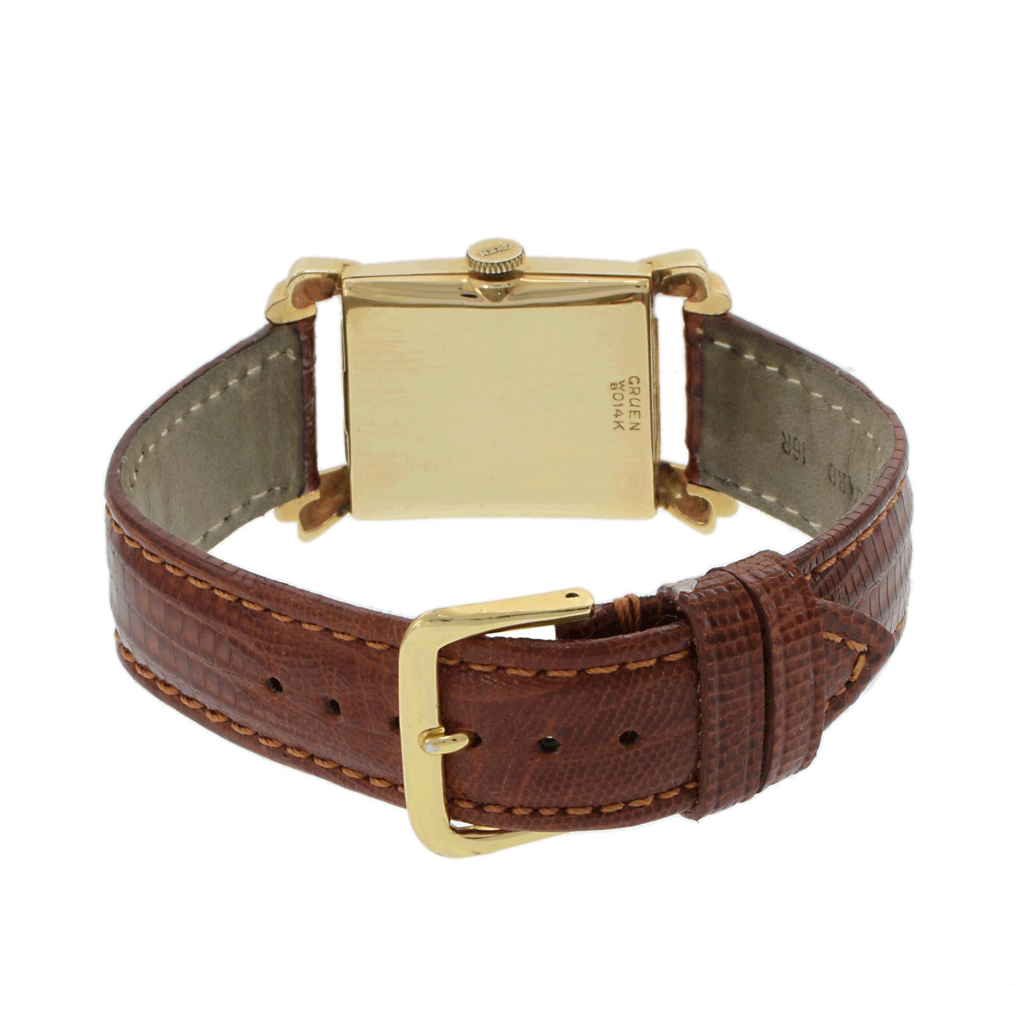 Vintage 1940s Gruen 14K Yellow Gold Tank Style Watch In Good Condition For Sale In New York, NY