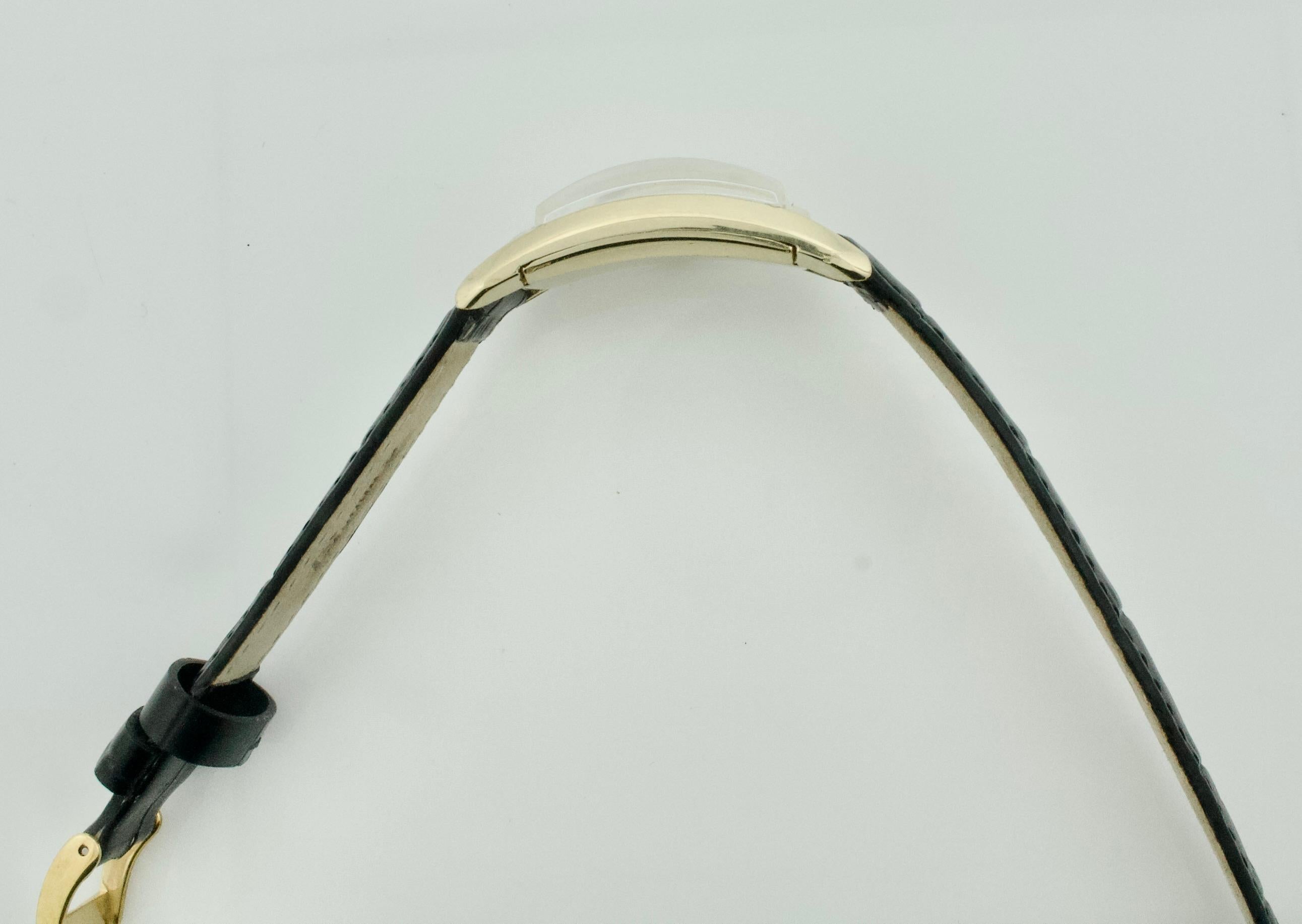 Vintage 1940's Gruen Curved Watch Yellow Gold Filled Bon état - En vente à Wailea, HI