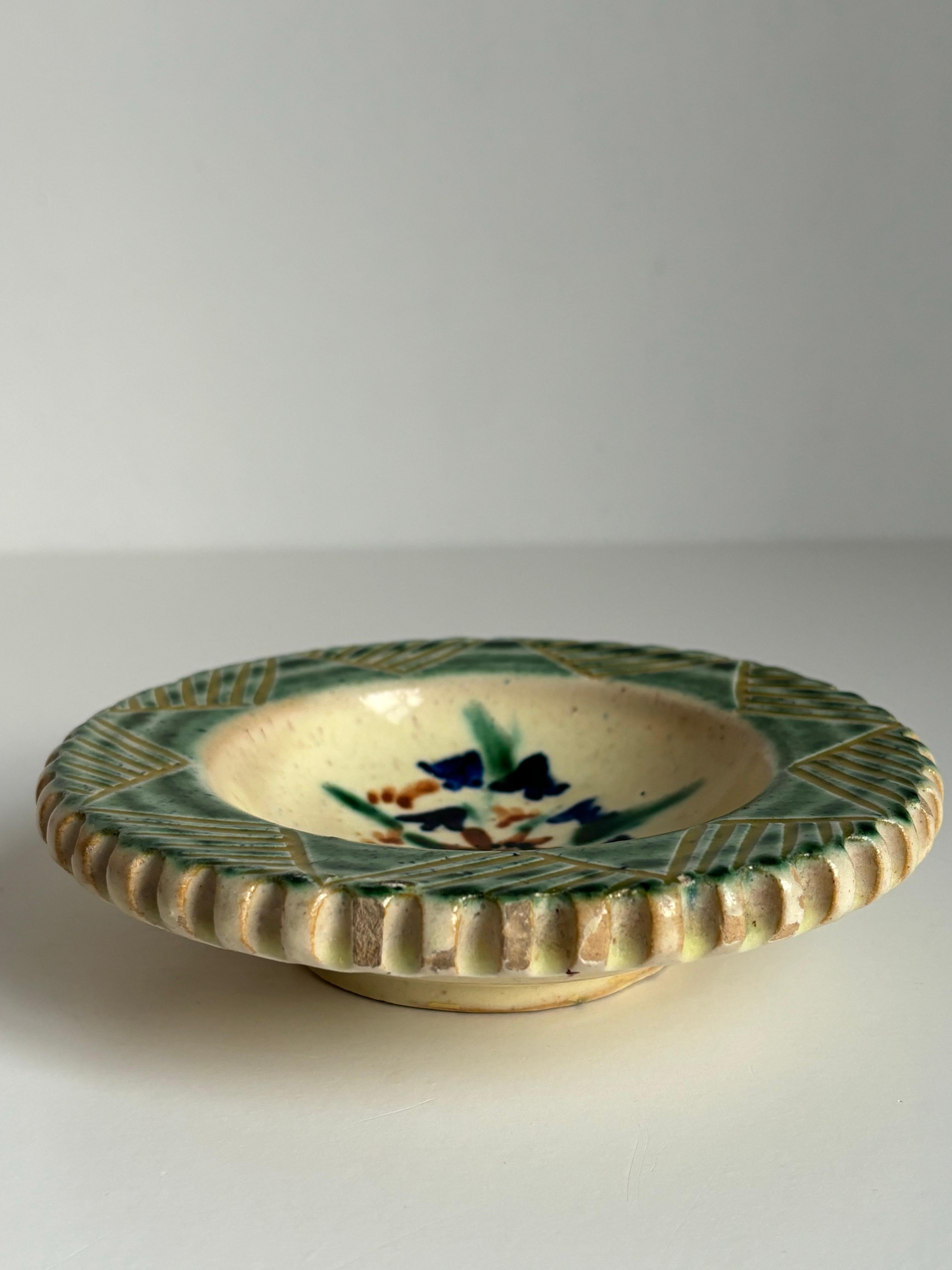 Piatto Vide-Poche in ceramica floreale dipinto a mano del 1940 in vendita 2