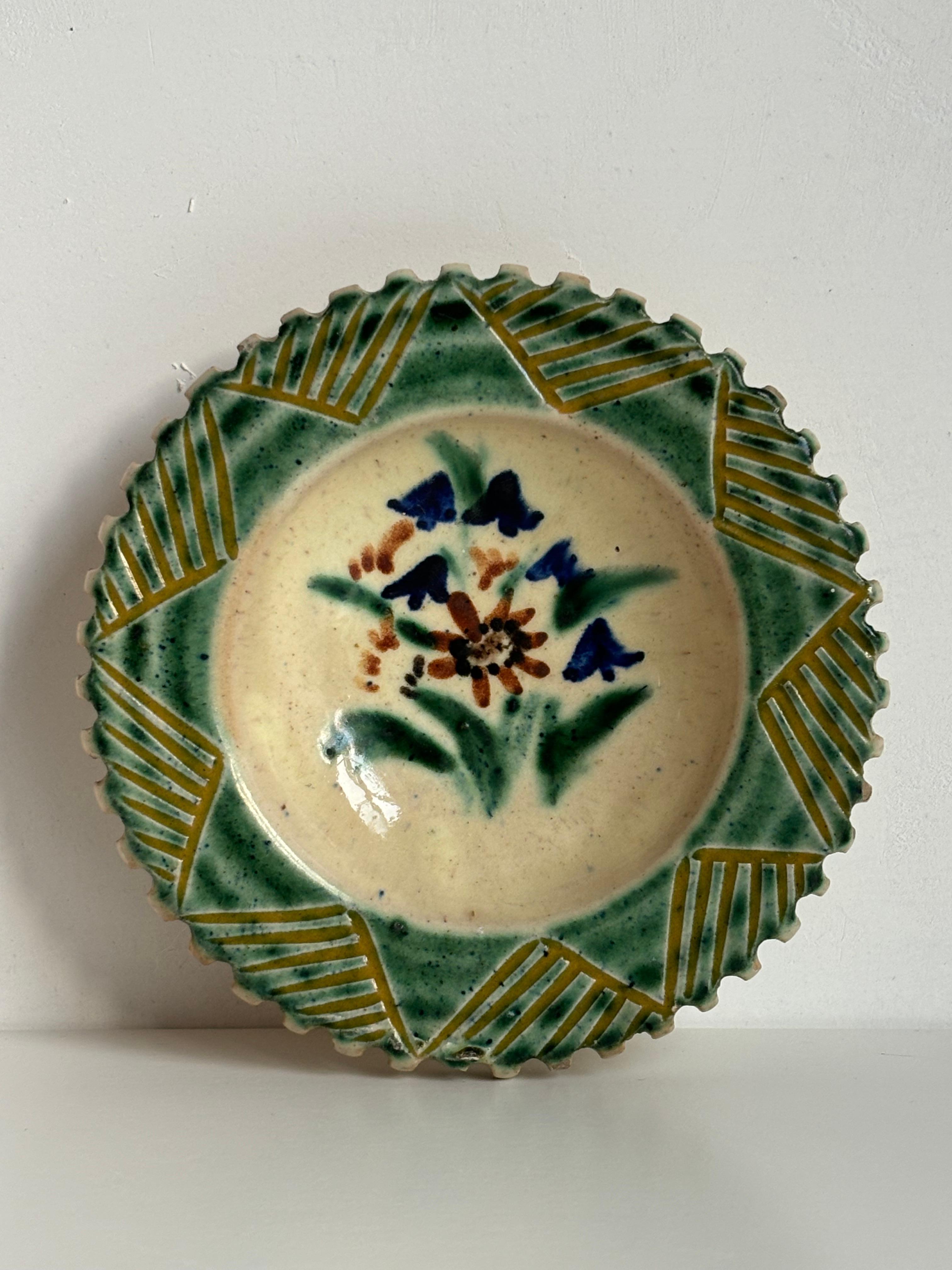Piatto Vide-Poche in ceramica floreale dipinto a mano del 1940 in vendita 4