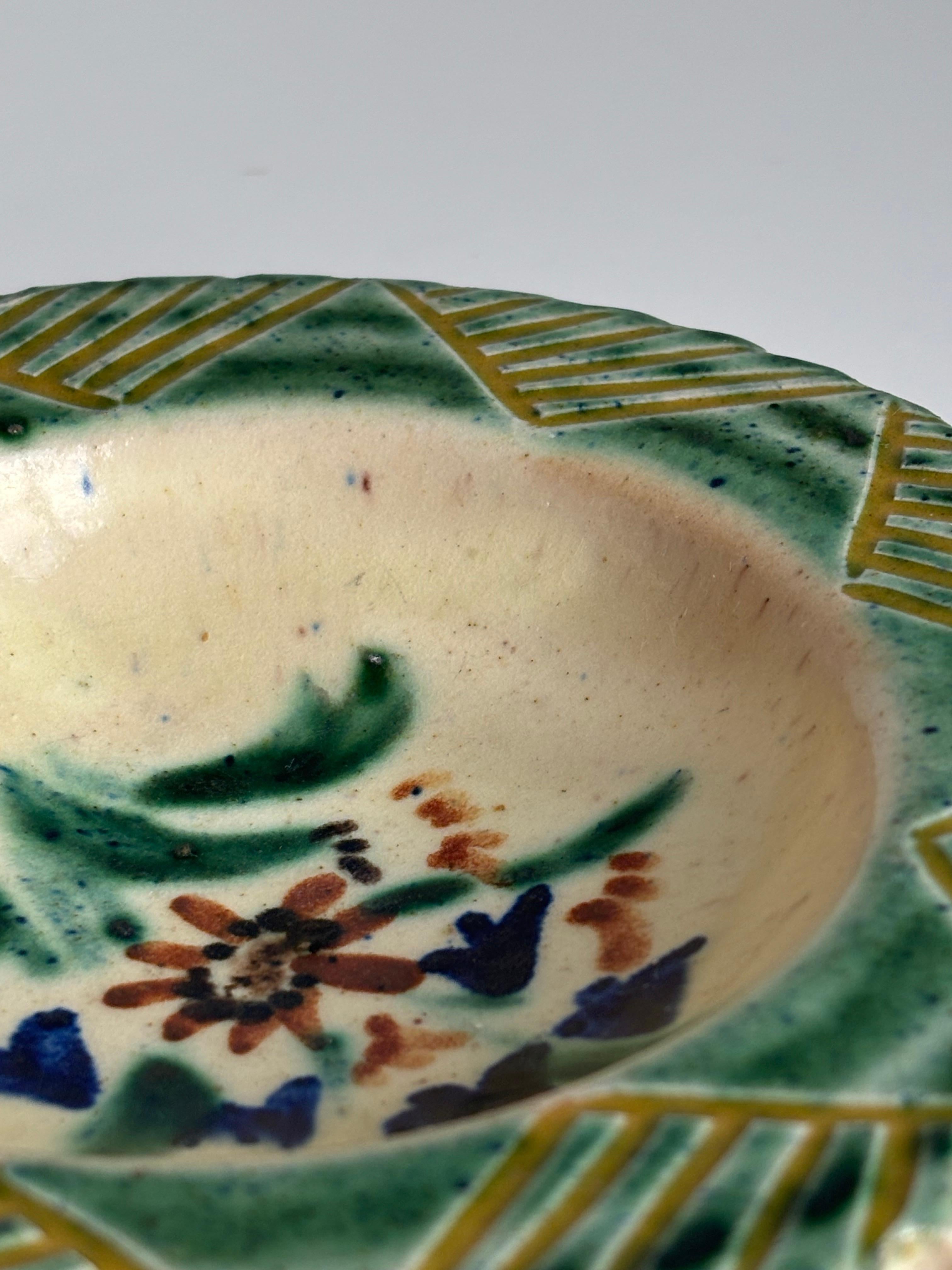 XX secolo Piatto Vide-Poche in ceramica floreale dipinto a mano del 1940 in vendita
