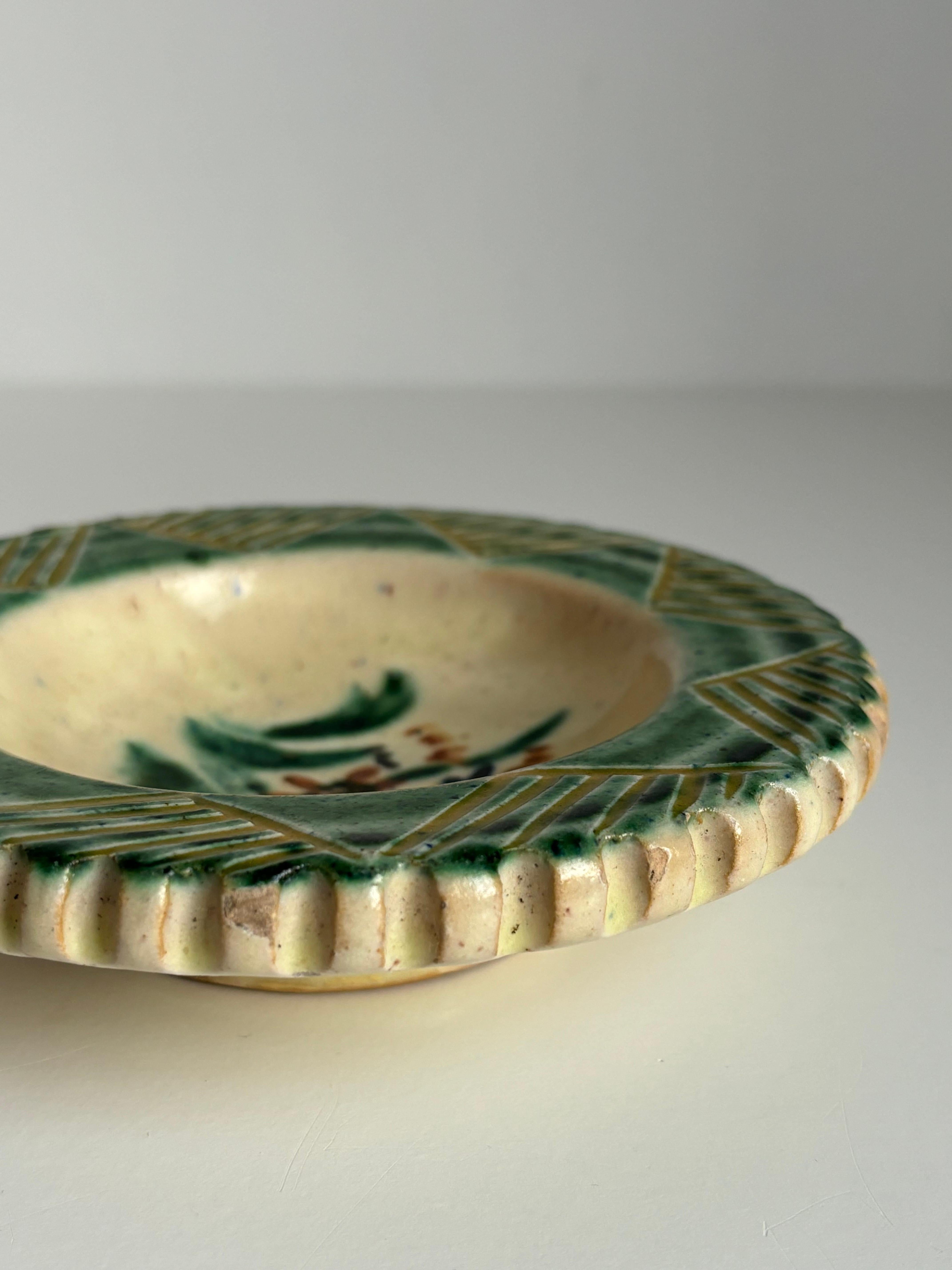 Ceramica Piatto Vide-Poche in ceramica floreale dipinto a mano del 1940 in vendita