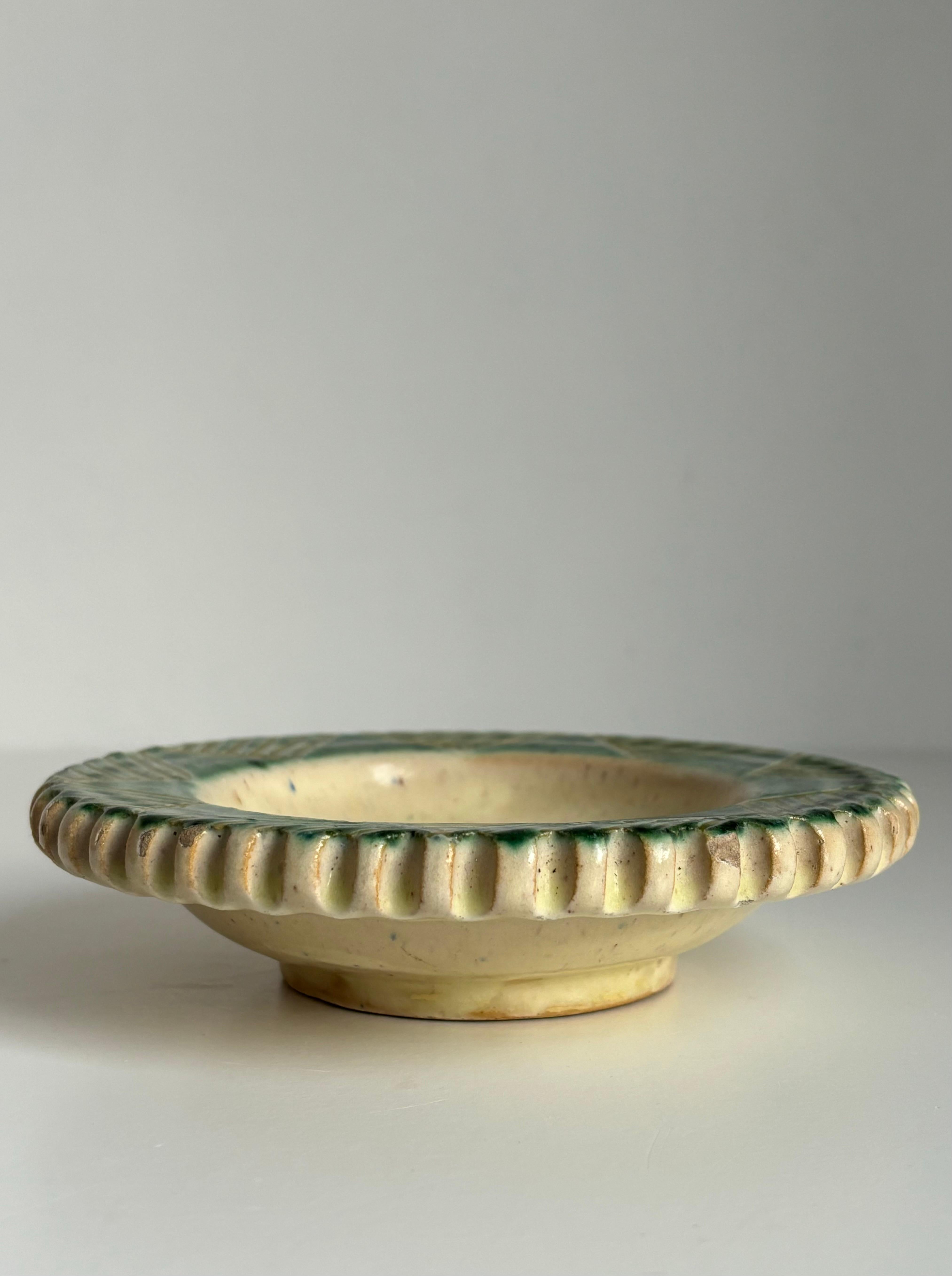 Piatto Vide-Poche in ceramica floreale dipinto a mano del 1940 in vendita 1