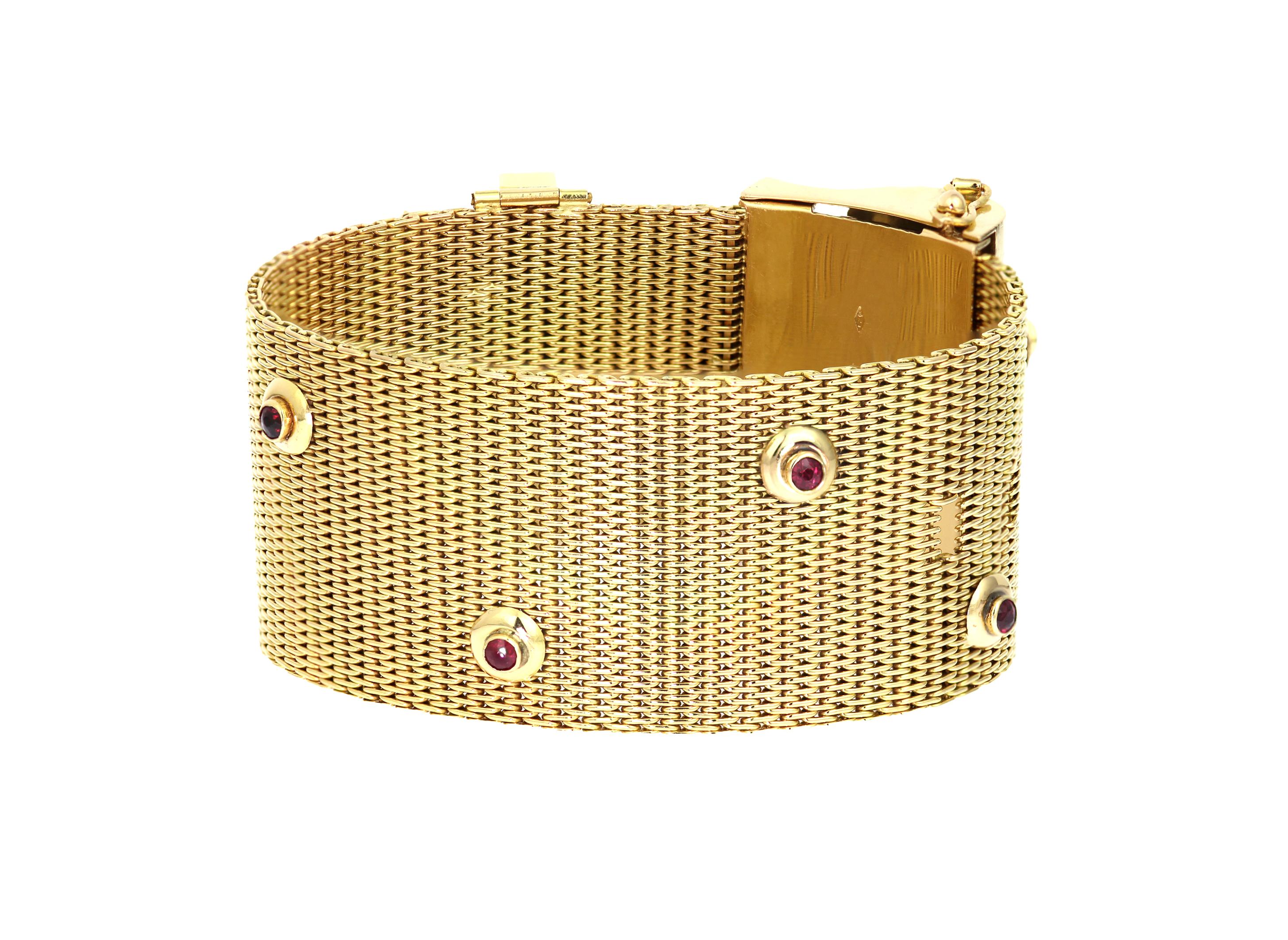 Vintage/Retro Bracelet: Intricate Mesh Buckle Design in 18K Gold, Ruby & Diamond In Excellent Condition For Sale In London, GB