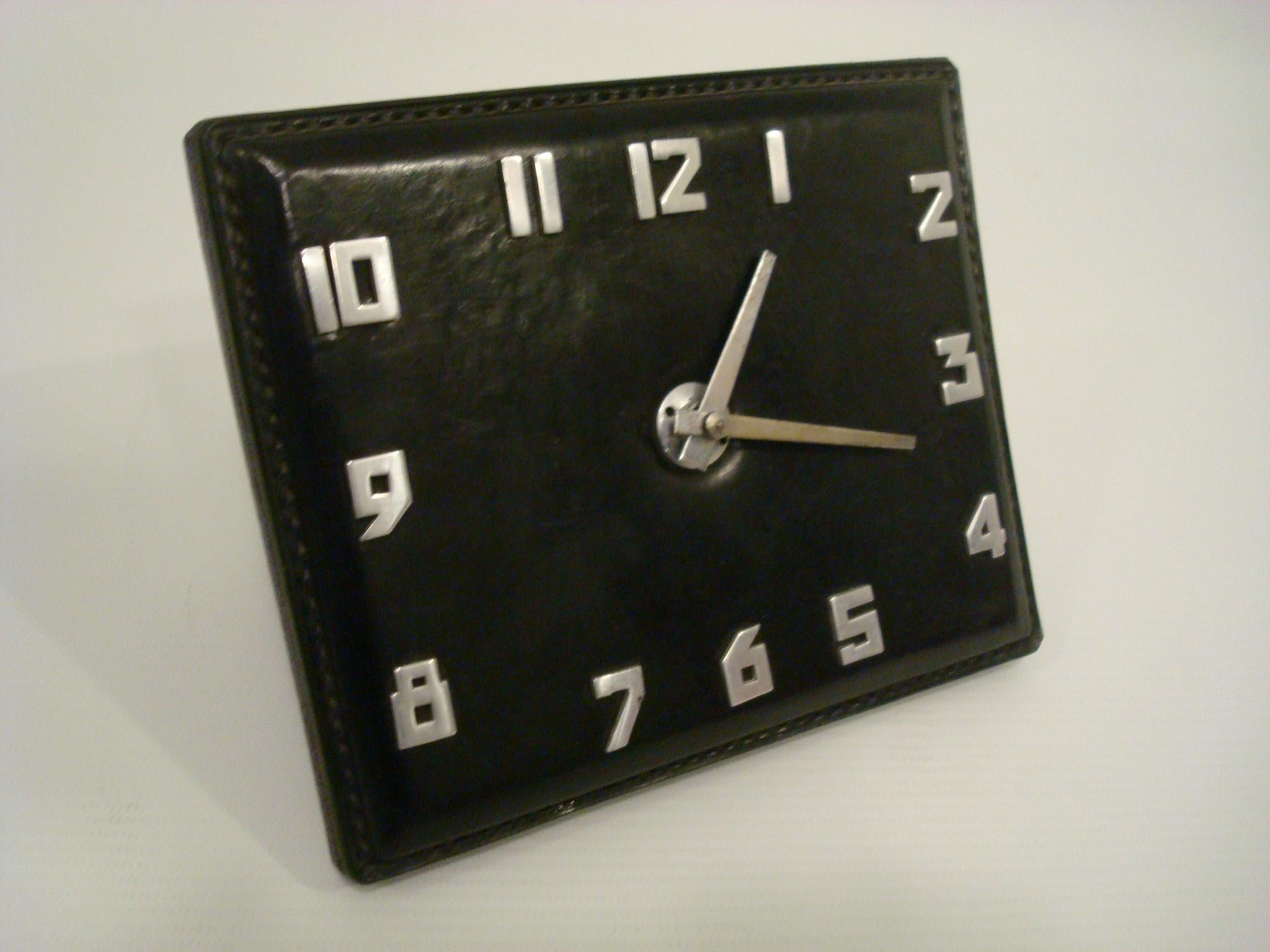 Vintage 1940s Hermes Paris Leather Desk / Table Clock In Good Condition In Buenos Aires, Olivos