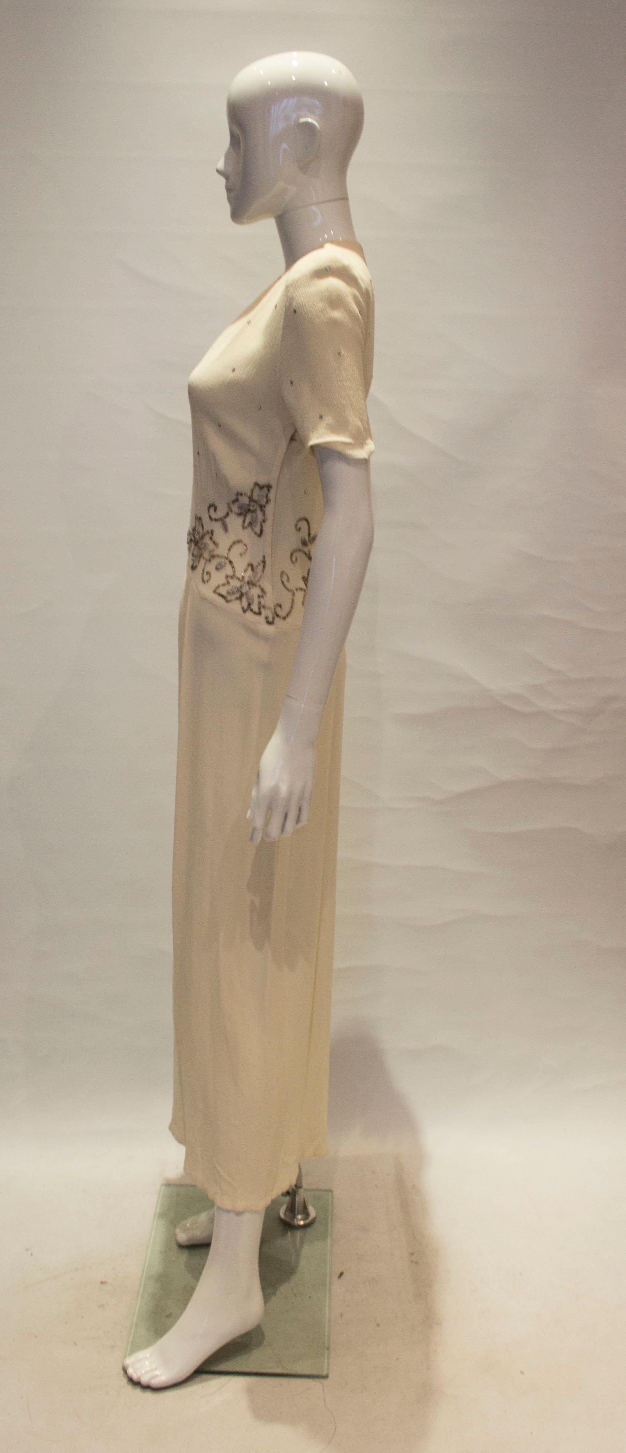 Elfenbeinfarbenes Kleid aus Krepp aus den 1940er Jahren Damen im Angebot