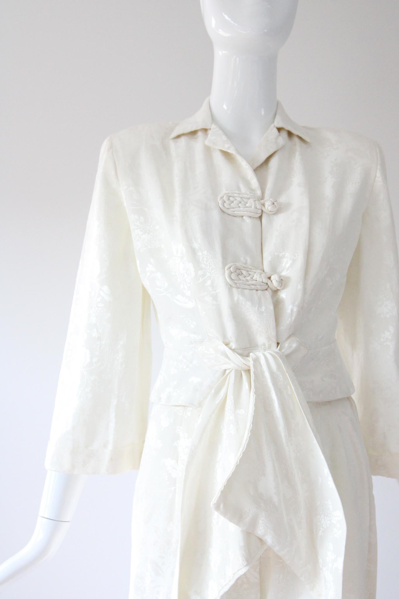 Gris Vintage 1940's Ivory Silk Brocade Loungewear Set 1940's Silk Suit UK 4 US 0 en vente