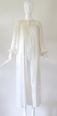 Vintage 1940's Ivory Silk Rayon Robe Lace Smocking Stitches US 6-8 UK 10-12