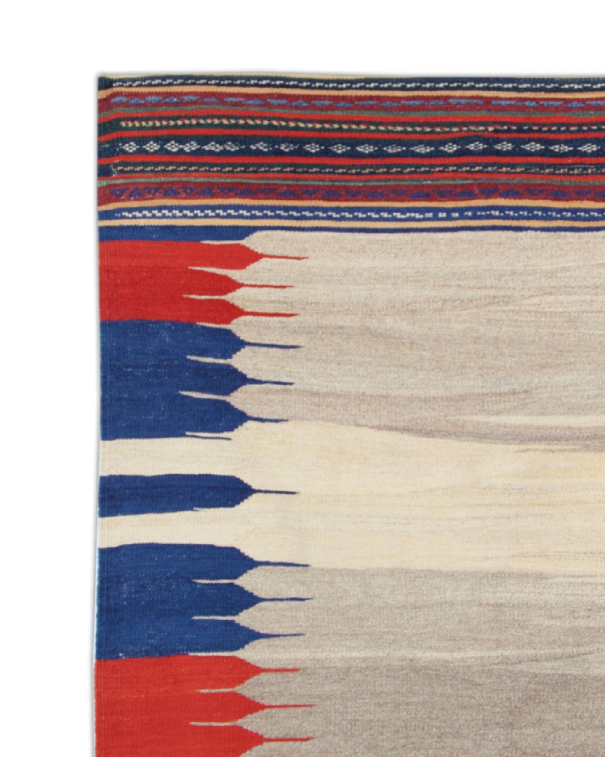 Vintage 1940s Kilim Sofreh Teppich, Beige Blau Rot Tribal Wolle Flachgewebe 128x116cm (Mitte des 20. Jahrhunderts) im Angebot