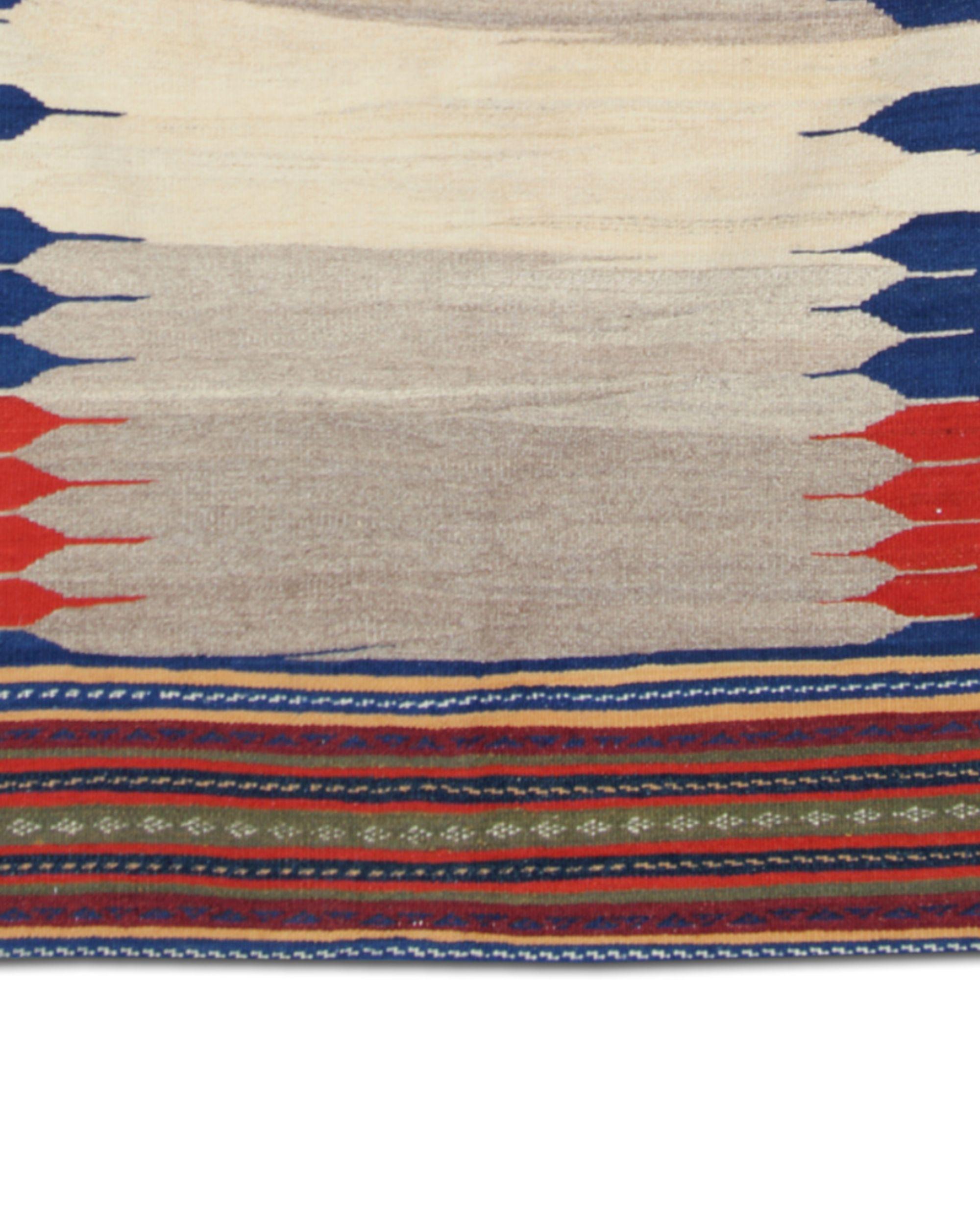 Vintage 1940s Kilim Sofreh Teppich, Beige Blau Rot Tribal Wolle Flachgewebe 128x116cm im Angebot 2