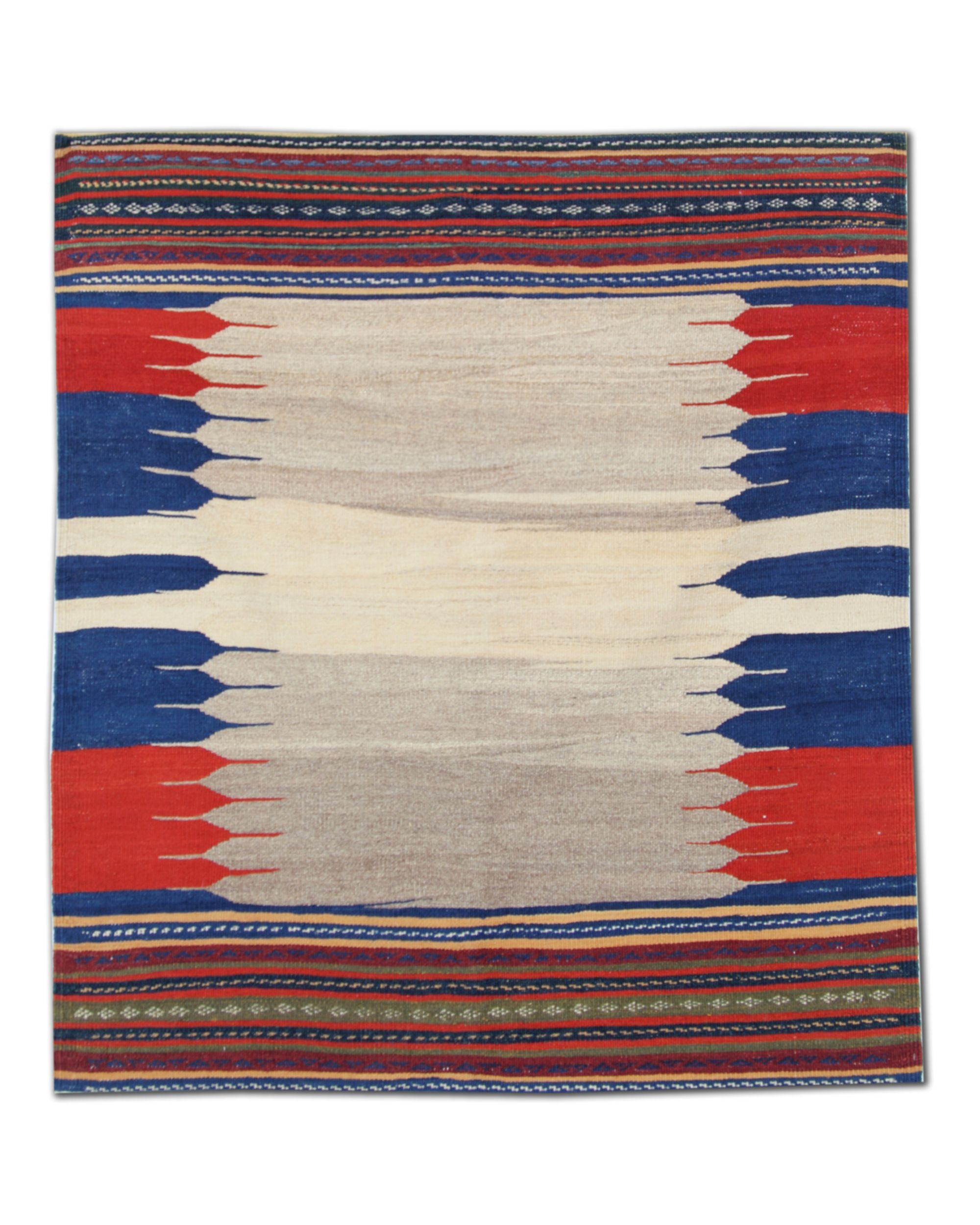 Vintage 1940s Kilim Sofreh Teppich, Beige Blau Rot Tribal Wolle Flachgewebe 128x116cm im Angebot