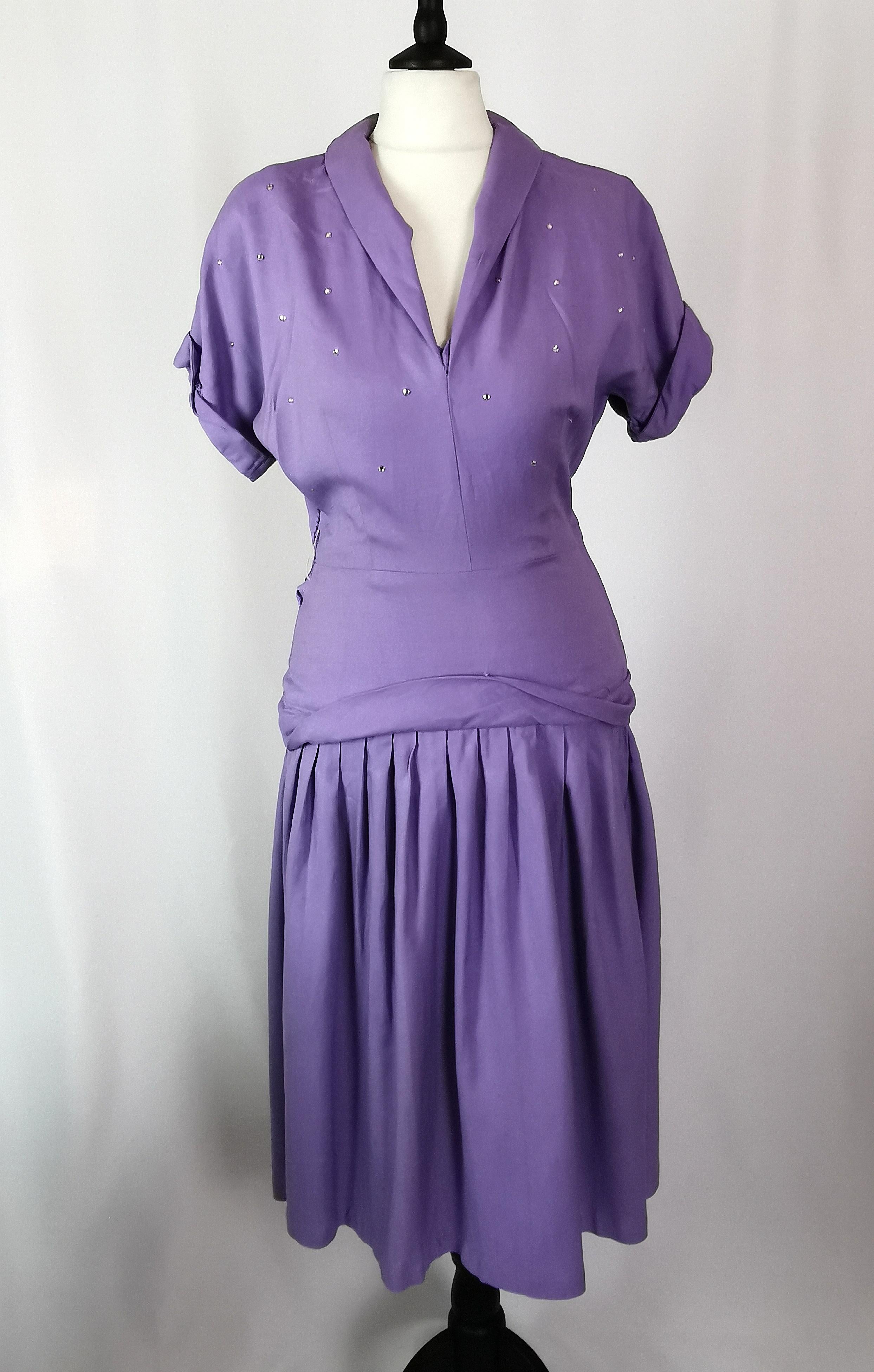 Robe lilas vintage pour femmes des années 1940, Diamante  en vente 13