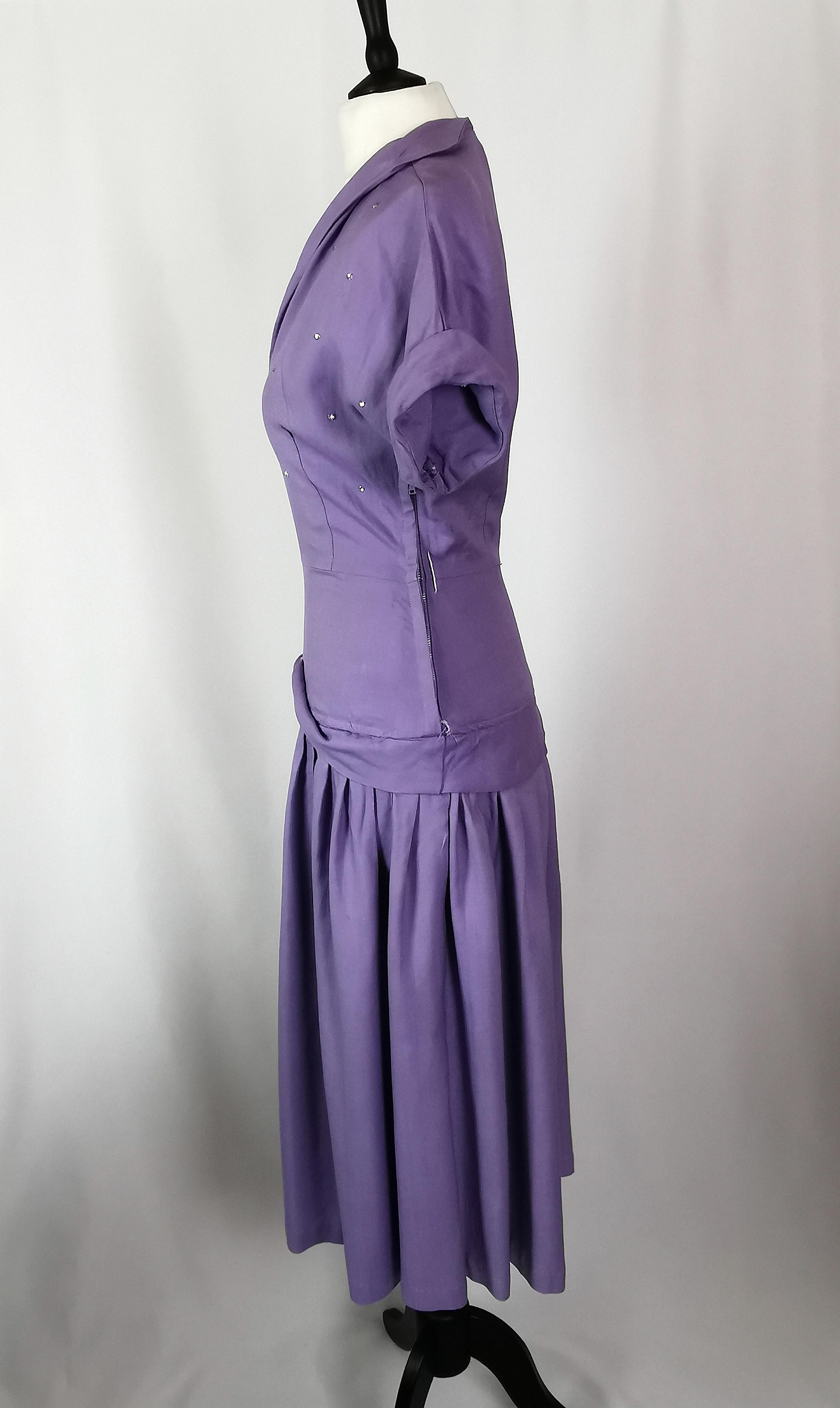 Robe lilas vintage pour femmes des années 1940, Diamante  en vente 14