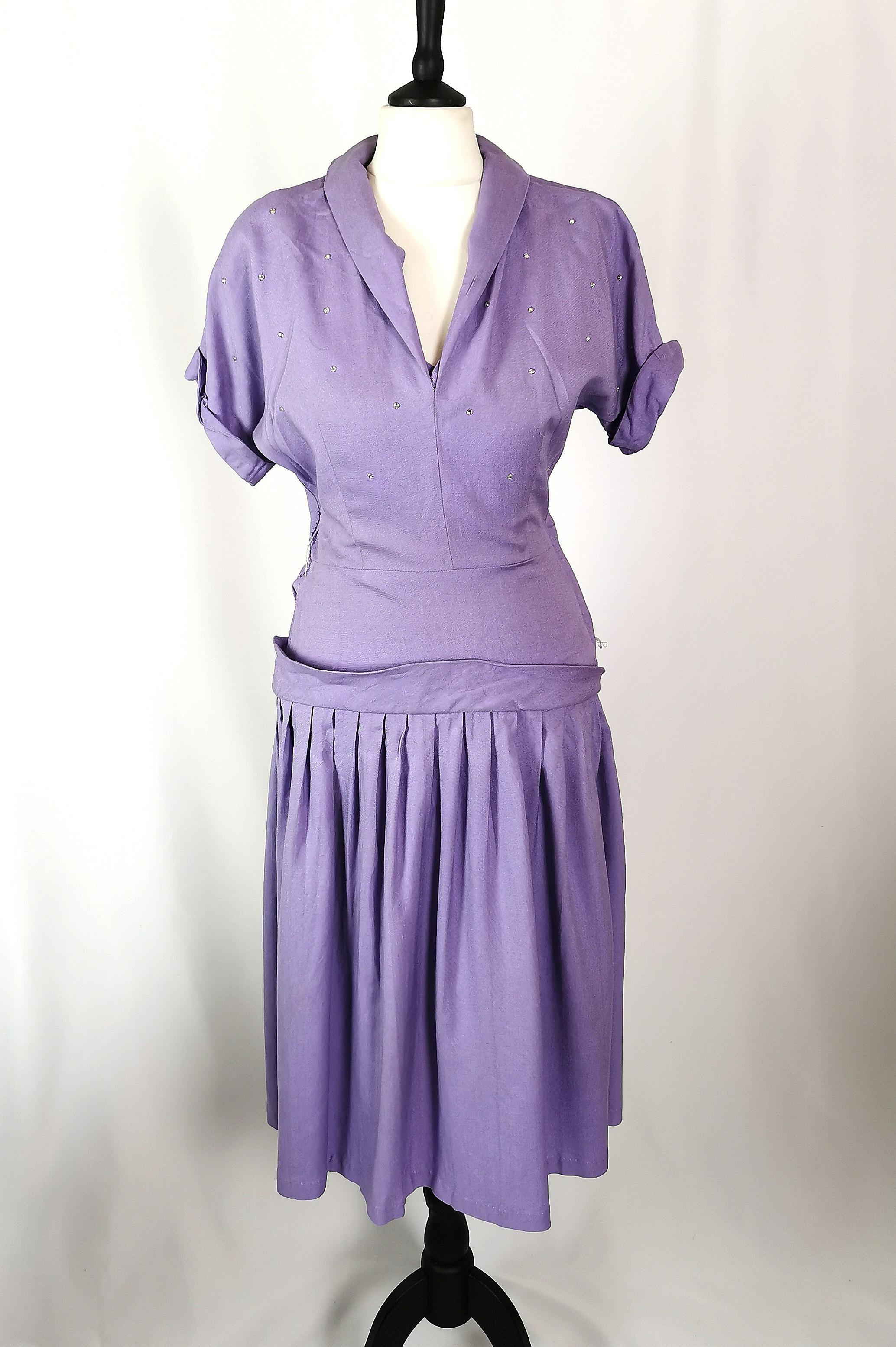 Vintage 1940s ladies lilac dress, Diamante  In Fair Condition For Sale In NEWARK, GB