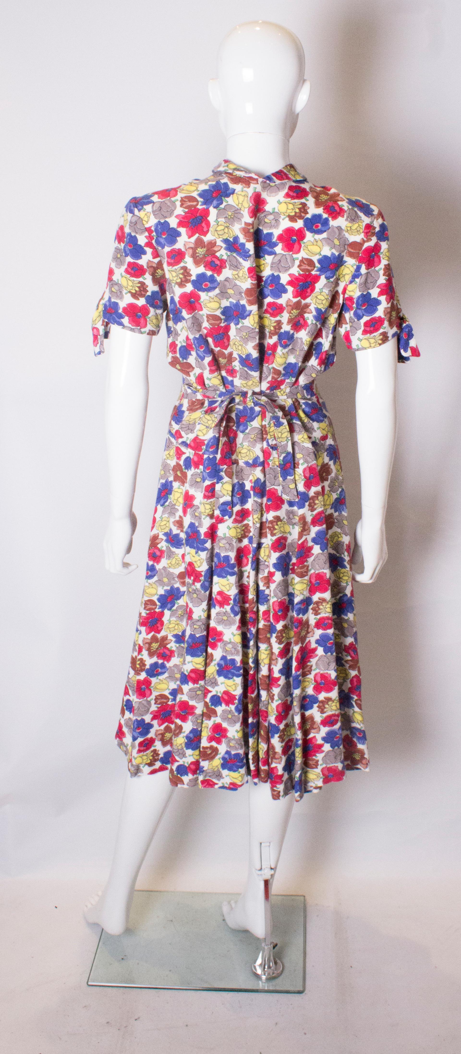 Vintage 1940s Linen Print Day Dress In Good Condition For Sale In London, GB