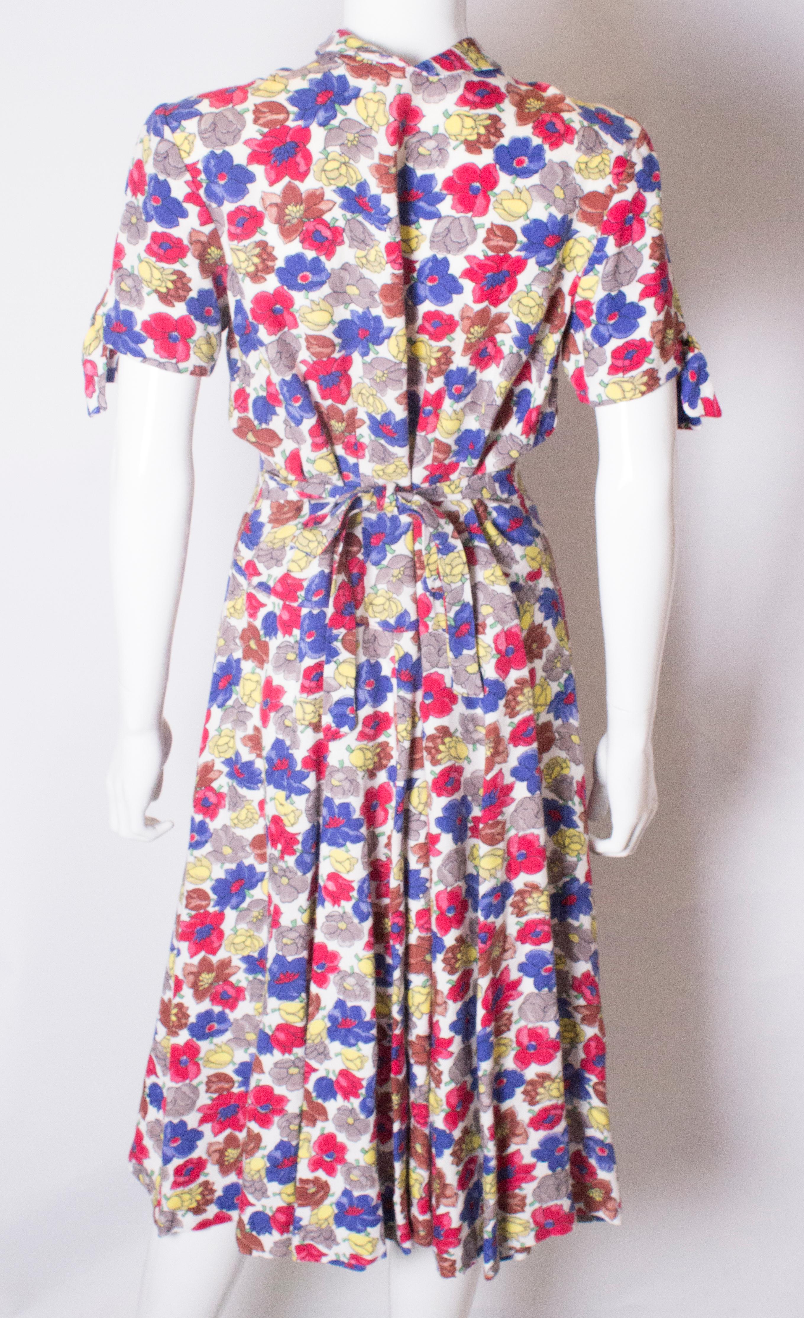 Women's Vintage 1940s Linen Print Day Dress For Sale