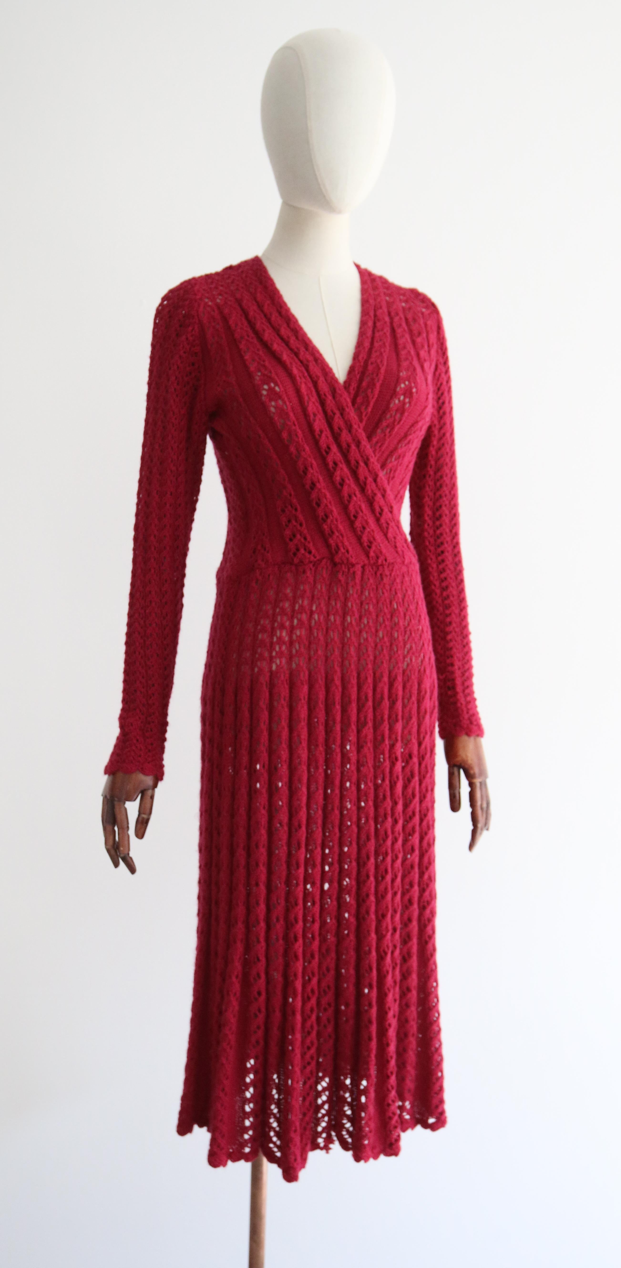 Vintage 1940's Magenta Knitted Dress UK 10-12 US 6-8 In Good Condition For Sale In Cheltenham, GB
