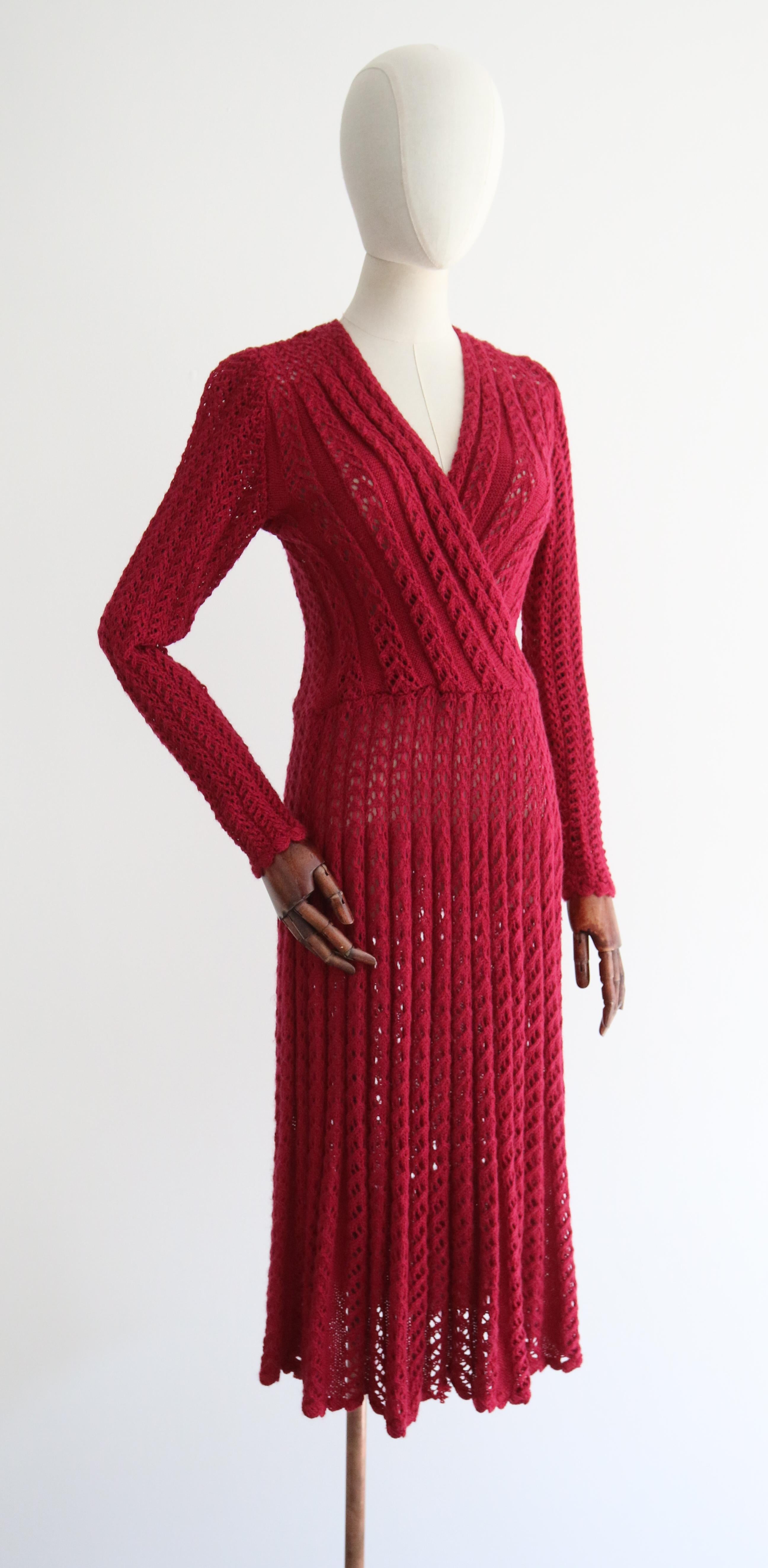 Women's Vintage 1940's Magenta Knitted Dress UK 10-12 US 6-8 For Sale