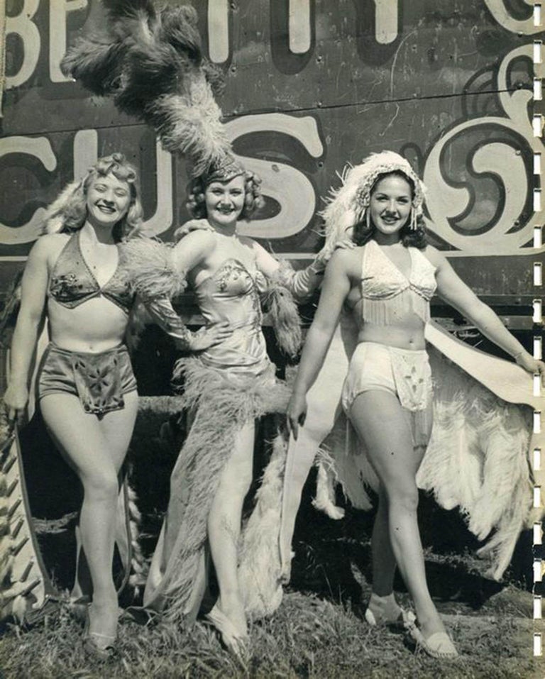 Women's Vintage 1940's Metallic Gold Lamé Flame Rhinestone Mesh Showgirl Circus Costume For Sale