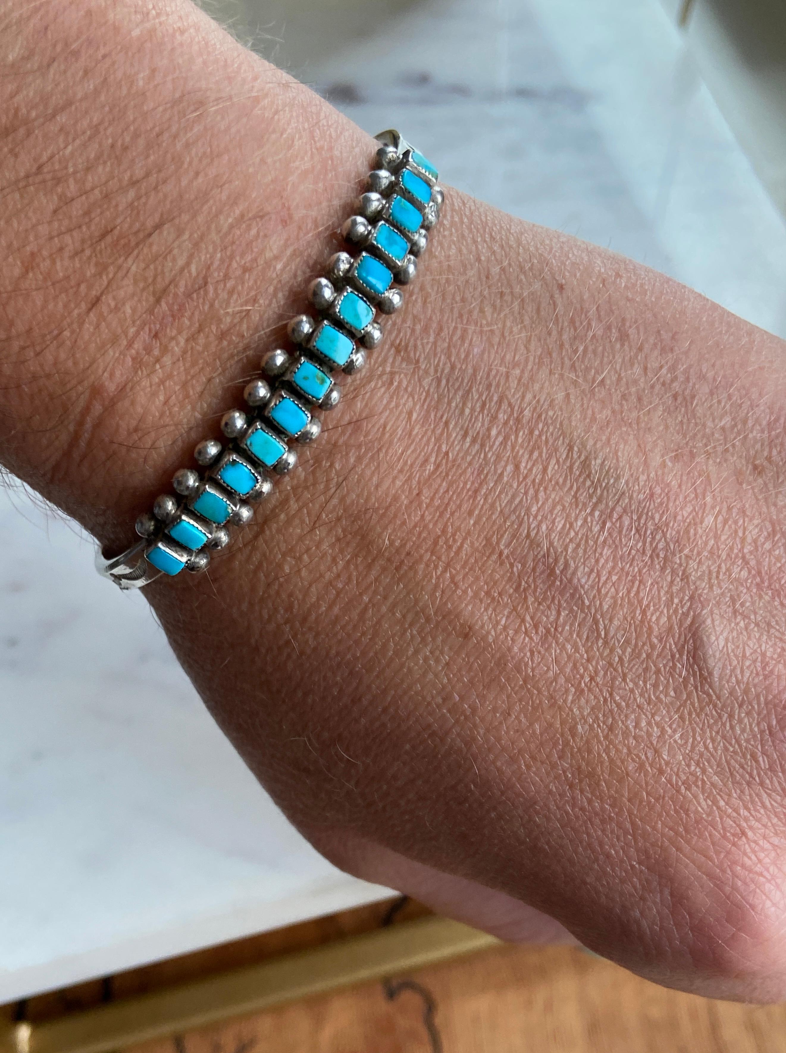 Vintage 1940s Navajo Sterling Silver Zuni Turquoise Cuff Bracelet en vente 3