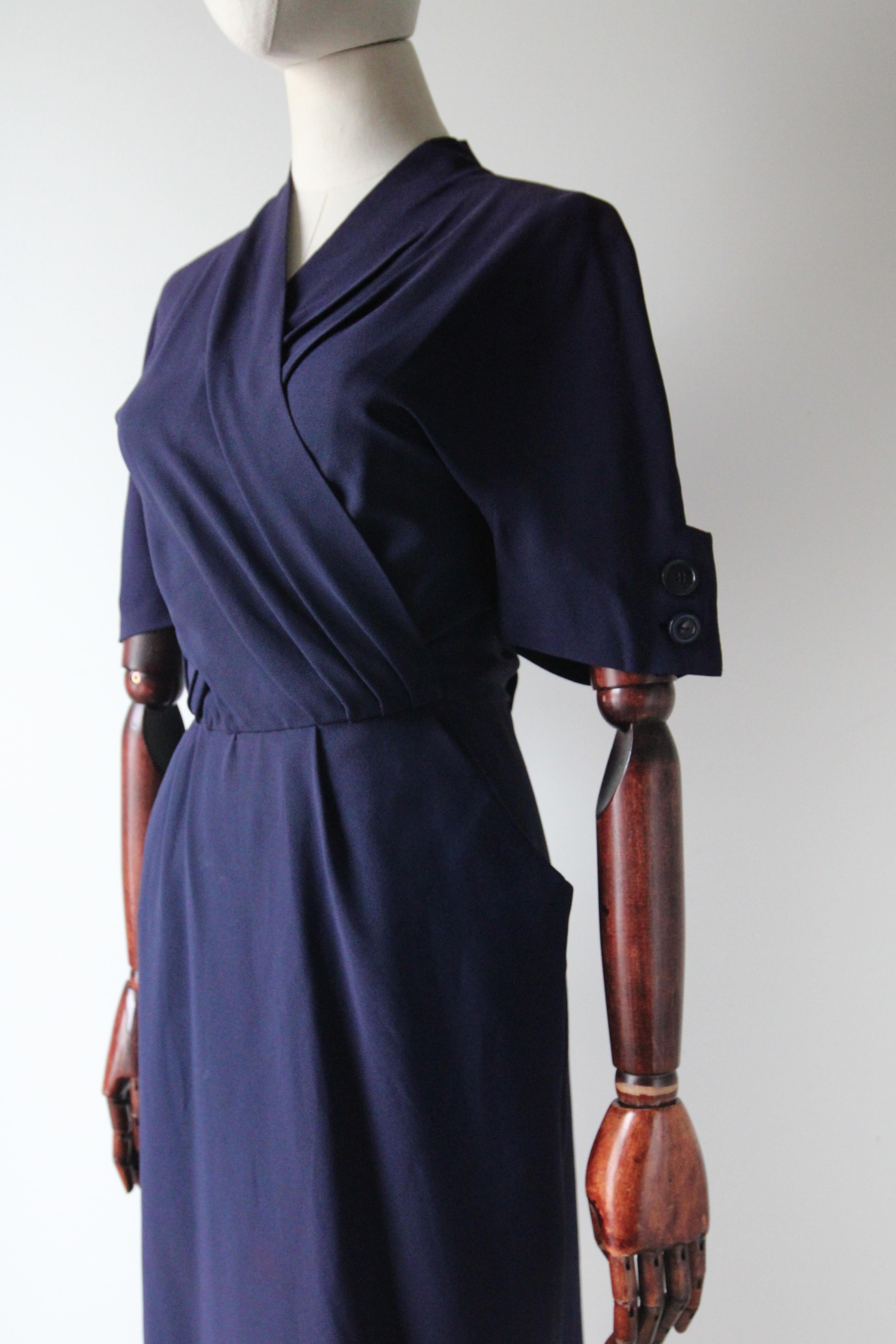 Vintage 1940's Navy blue crepe silk pleated dress buttons back UK 10 US 6 For Sale 2
