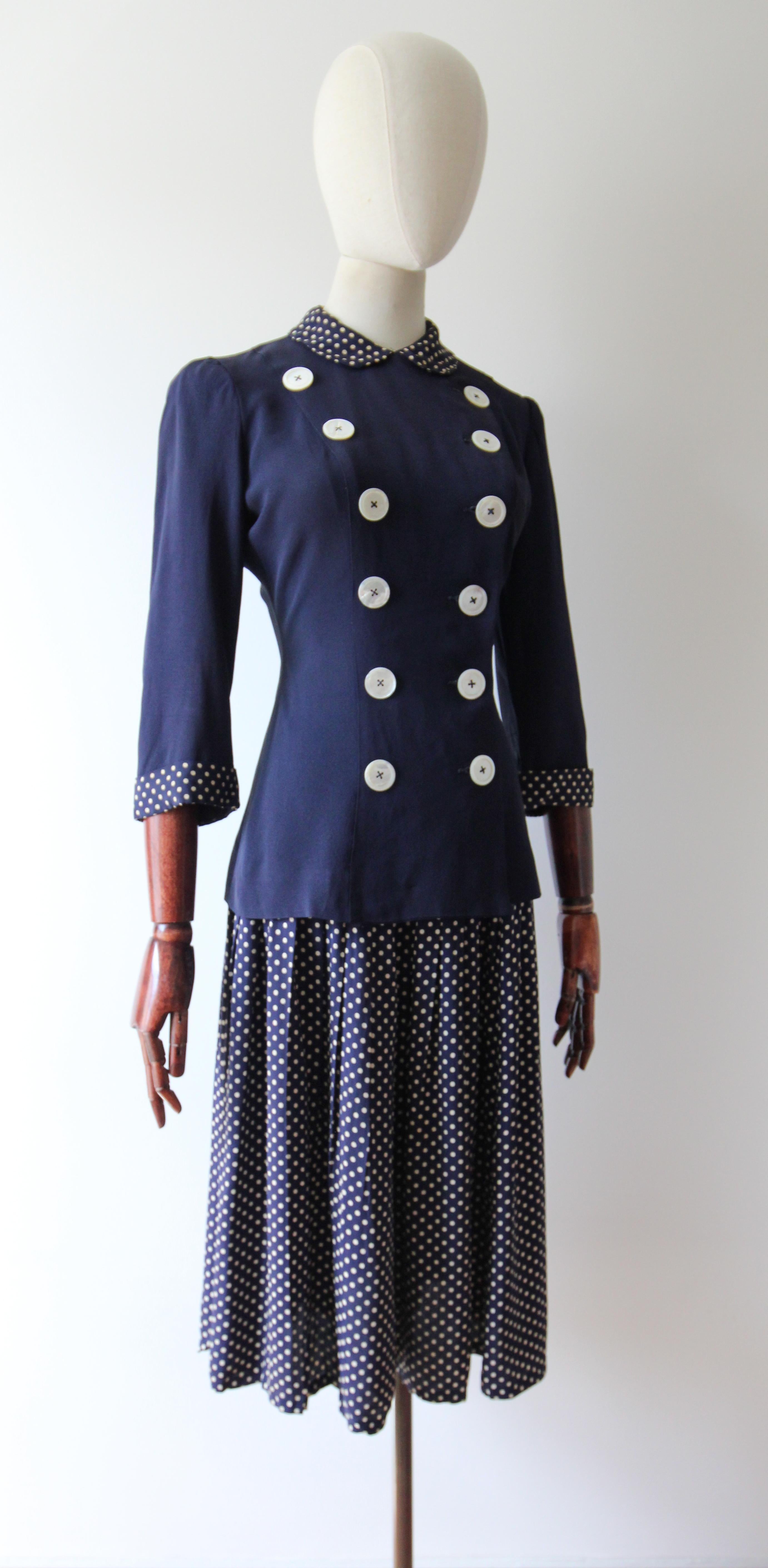 Abito con gonna in rayon e seta polkadot vintage anni '40 Abito anni '40 UK 8 US 4 In condizioni buone in vendita a Cheltenham, GB