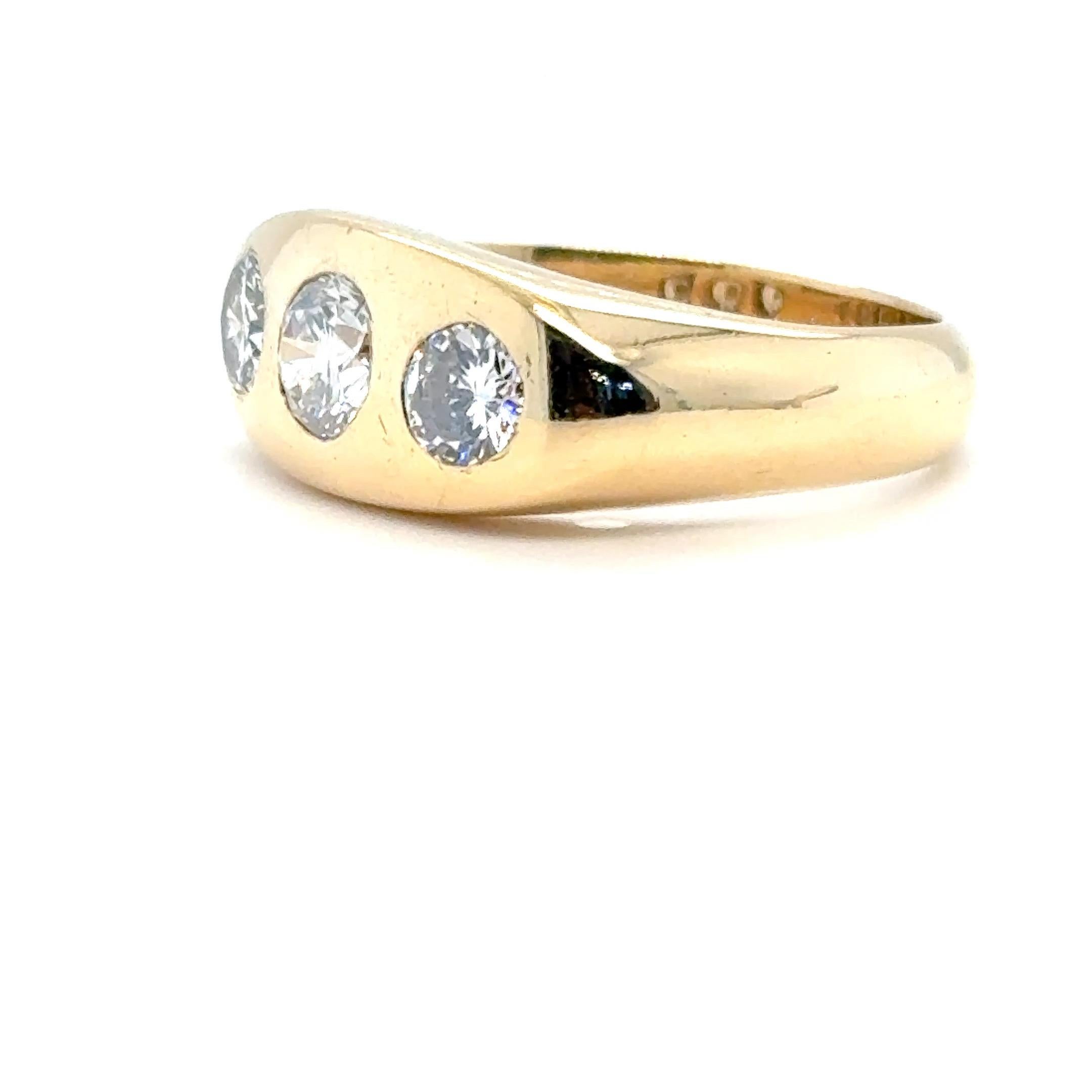 Vintage 1940s Old European Diamond Three Stone Gypsy Ring in 18ct Yellow Gold For Sale 5
