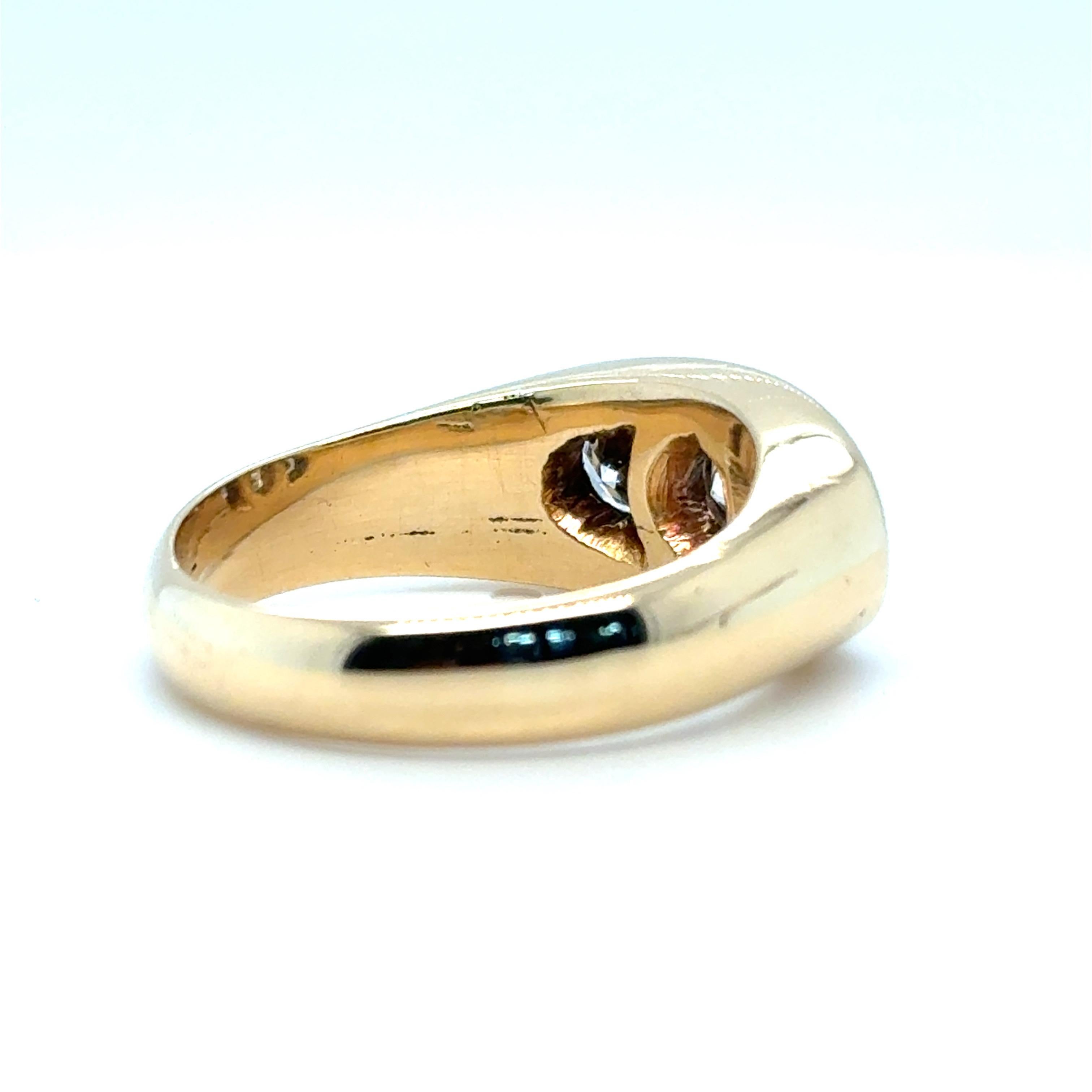 Vintage 1940s Old European Diamond Three Stone Gypsy Ring in 18ct Yellow Gold For Sale 1