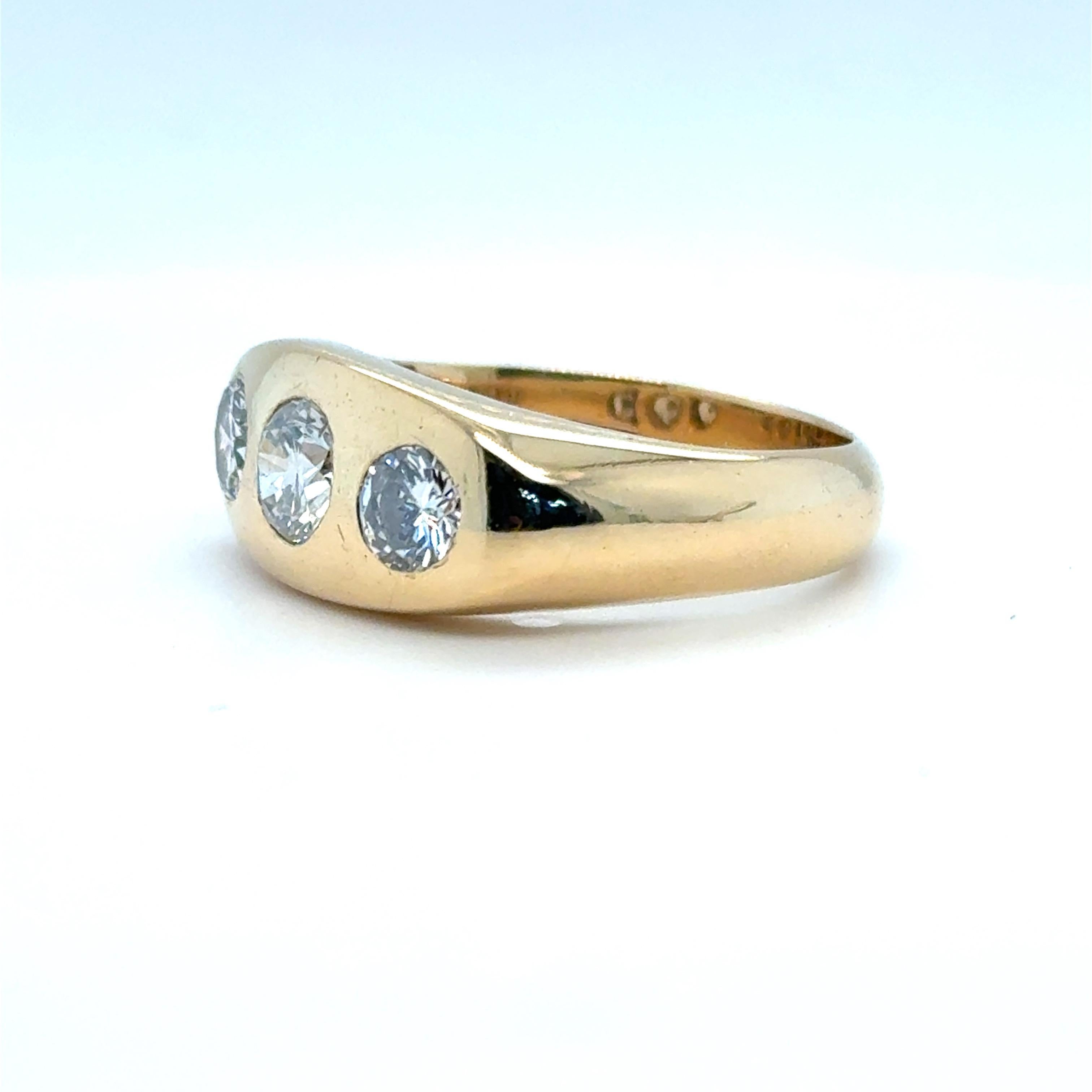 Vintage 1940s Old European Diamond Three Stone Gypsy Ring in 18ct Yellow Gold For Sale 2