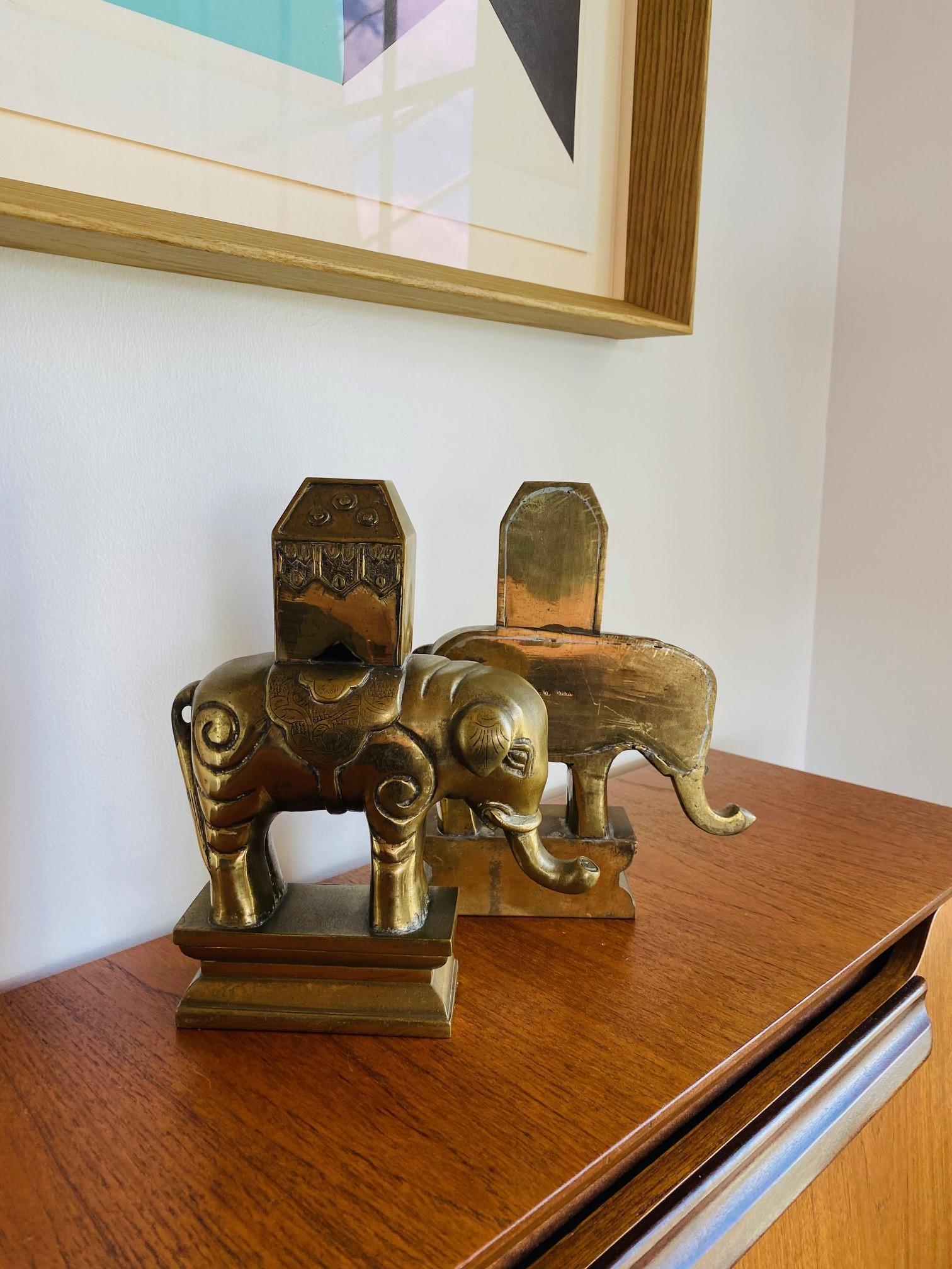 Vintage 1940s Pair of Sculptural Elephant Bookends in Solid Brass For Sale 5