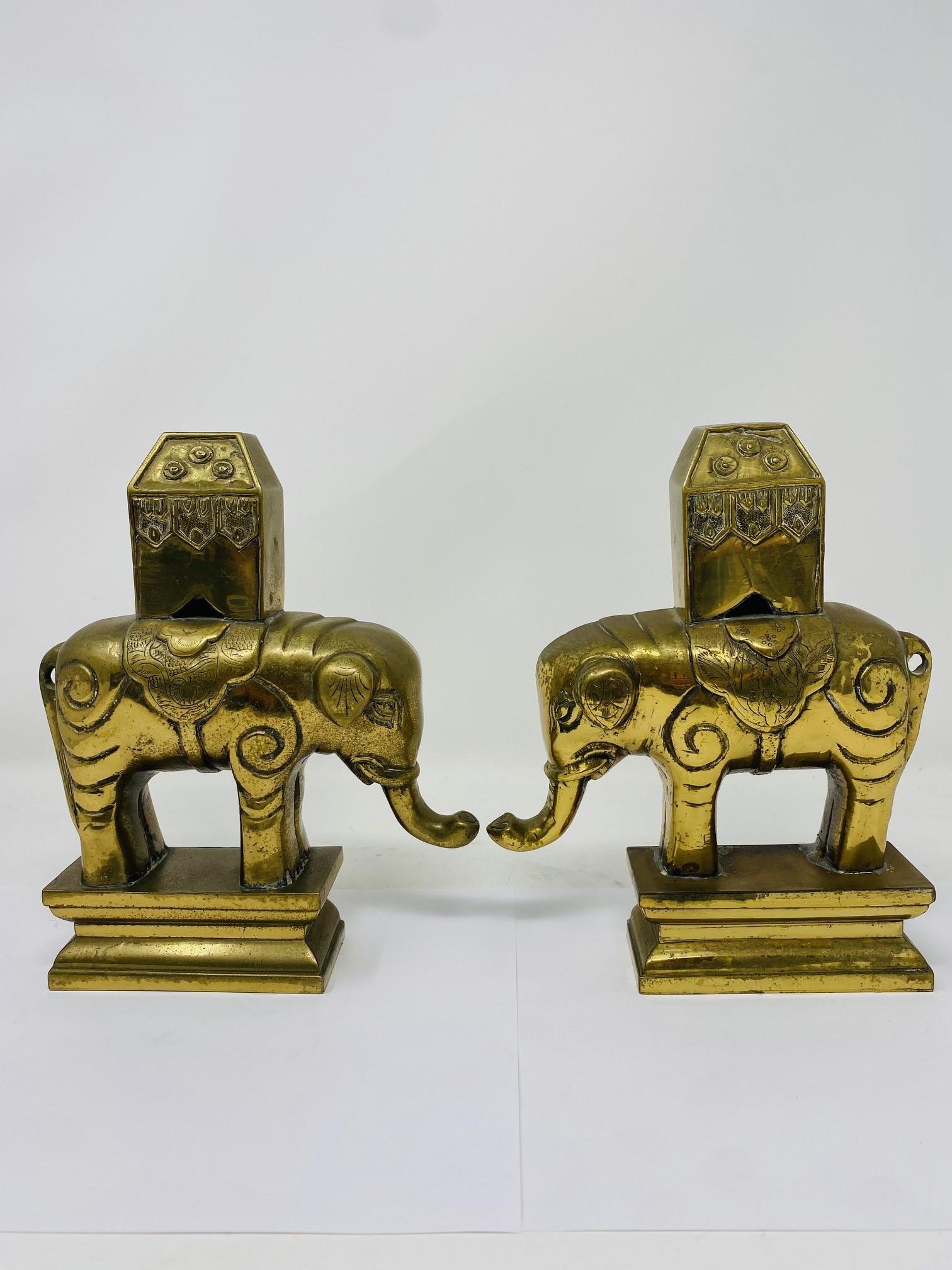 Chinese Vintage 1940s Pair of Sculptural Elephant Bookends in Solid Brass For Sale